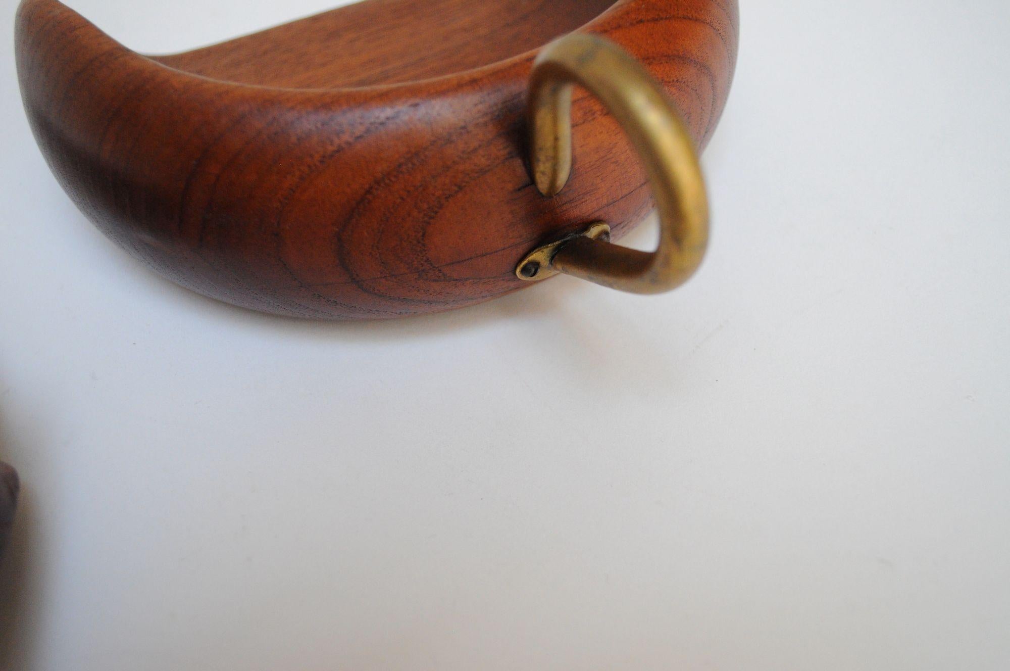 Broche et pantalon italiens « Fish » vintage en teck et laiton en vente 11