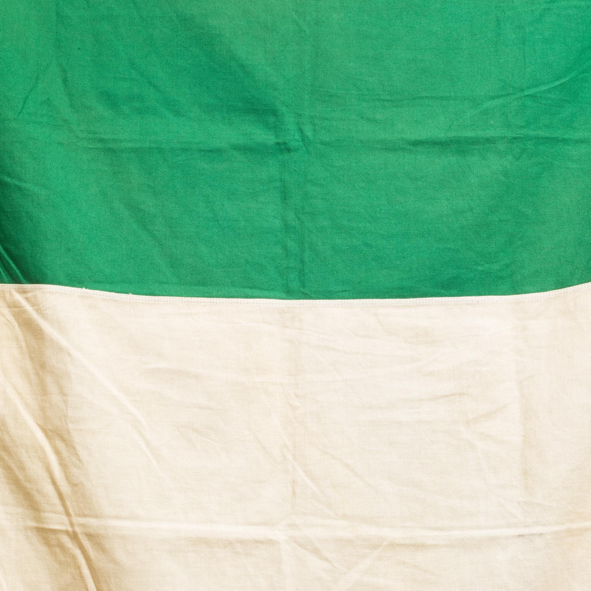 Vintage Italian Flag c.1940  (FREE SHIPPING) In Good Condition For Sale In San Francisco, CA