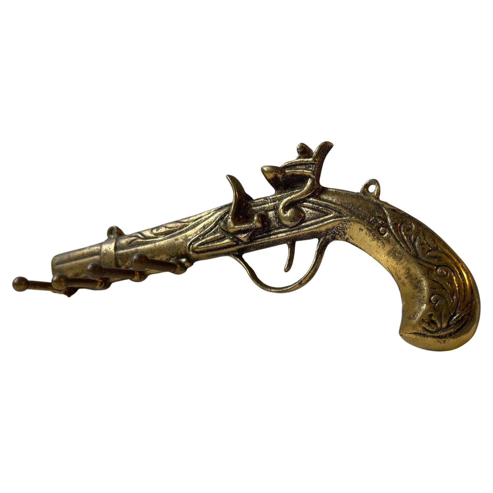 Vintage Italian Flintlock Gun Key Holder in Brass, 1970s For Sale
