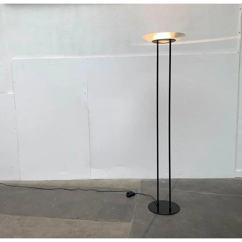 Vintage Italian Floor Lamp, años 80, en muy buen estado. Diseñado de 1980 a 1989
Enchufe europeo (hasta 250 V).El cableado de este artículo puede ser original y podría necesitar sustitución, si no se especifica lo contrario.

Más