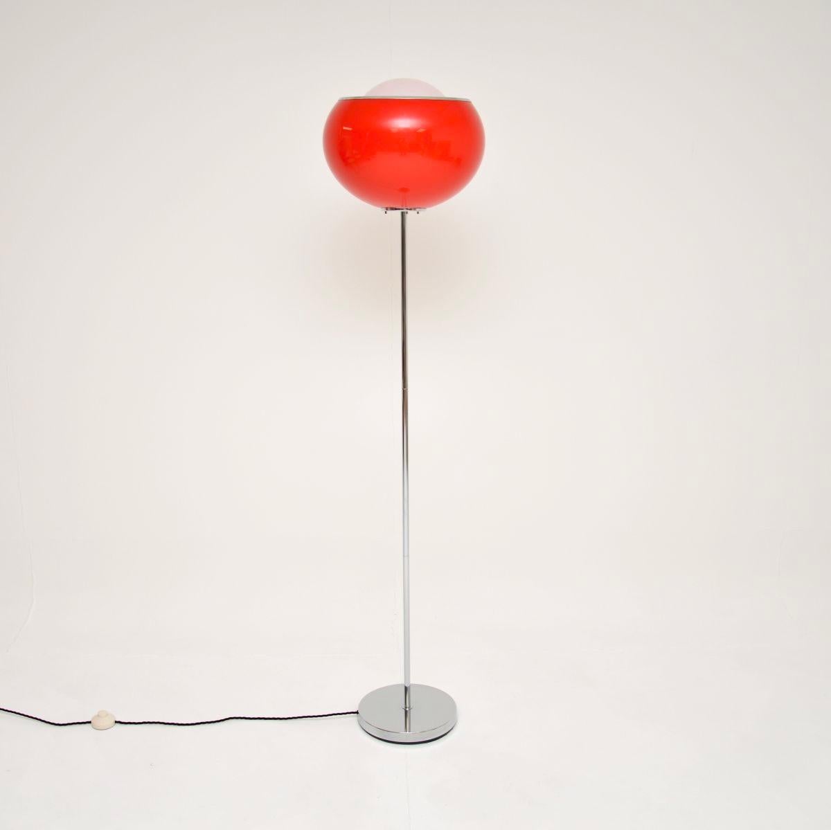 A stylish and very rare vintage Italian floor lamp by Harvey Guzzini. This was made in Italy and dates from around the 1970’s.

This version with the red shade is hardly ever seen, it is very well made and is of super quality.

The condition is