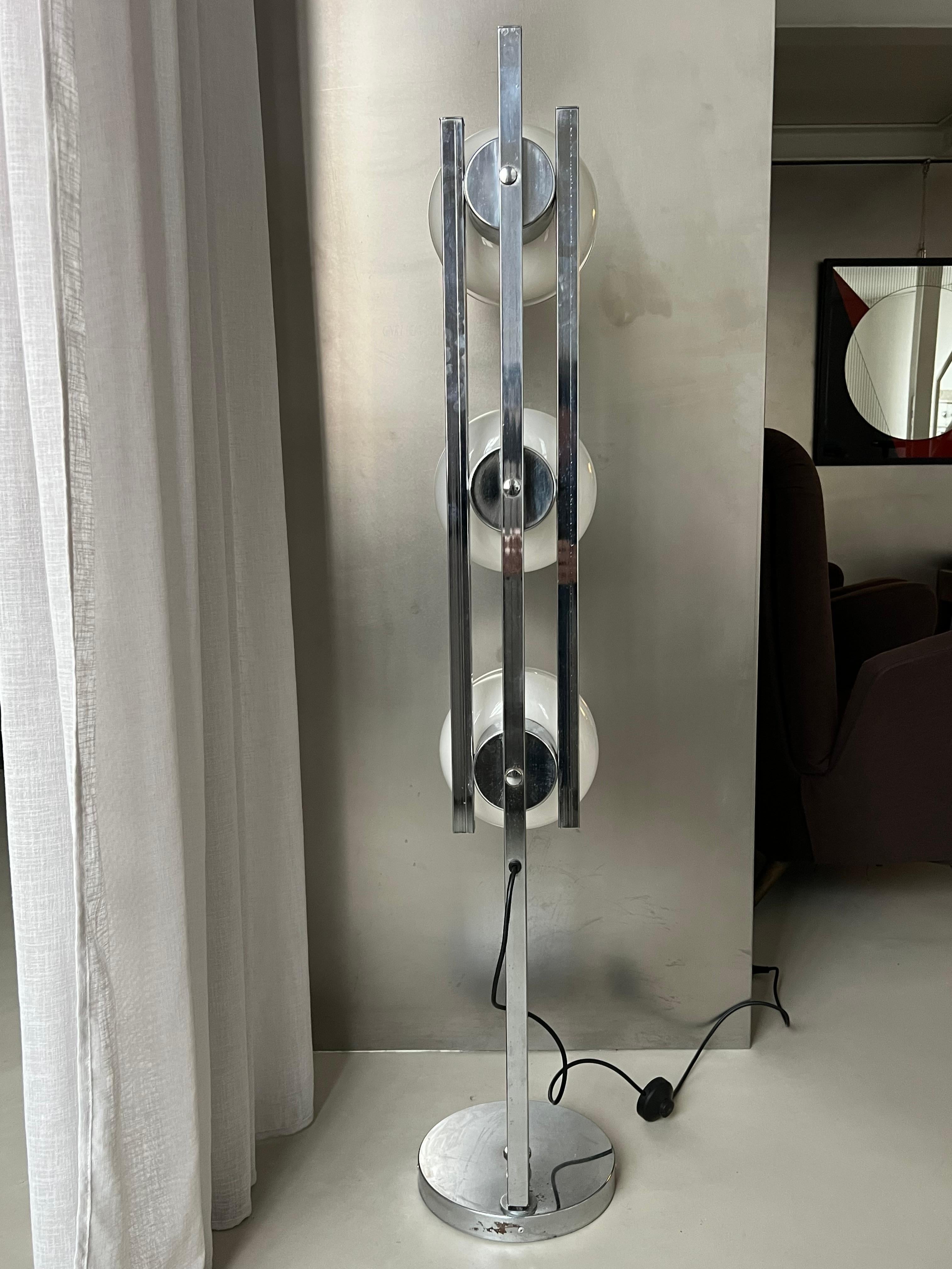 Vintage Italian Floor Lamp in Chromed Metal and Glass with Three Faded Shades For Sale 7