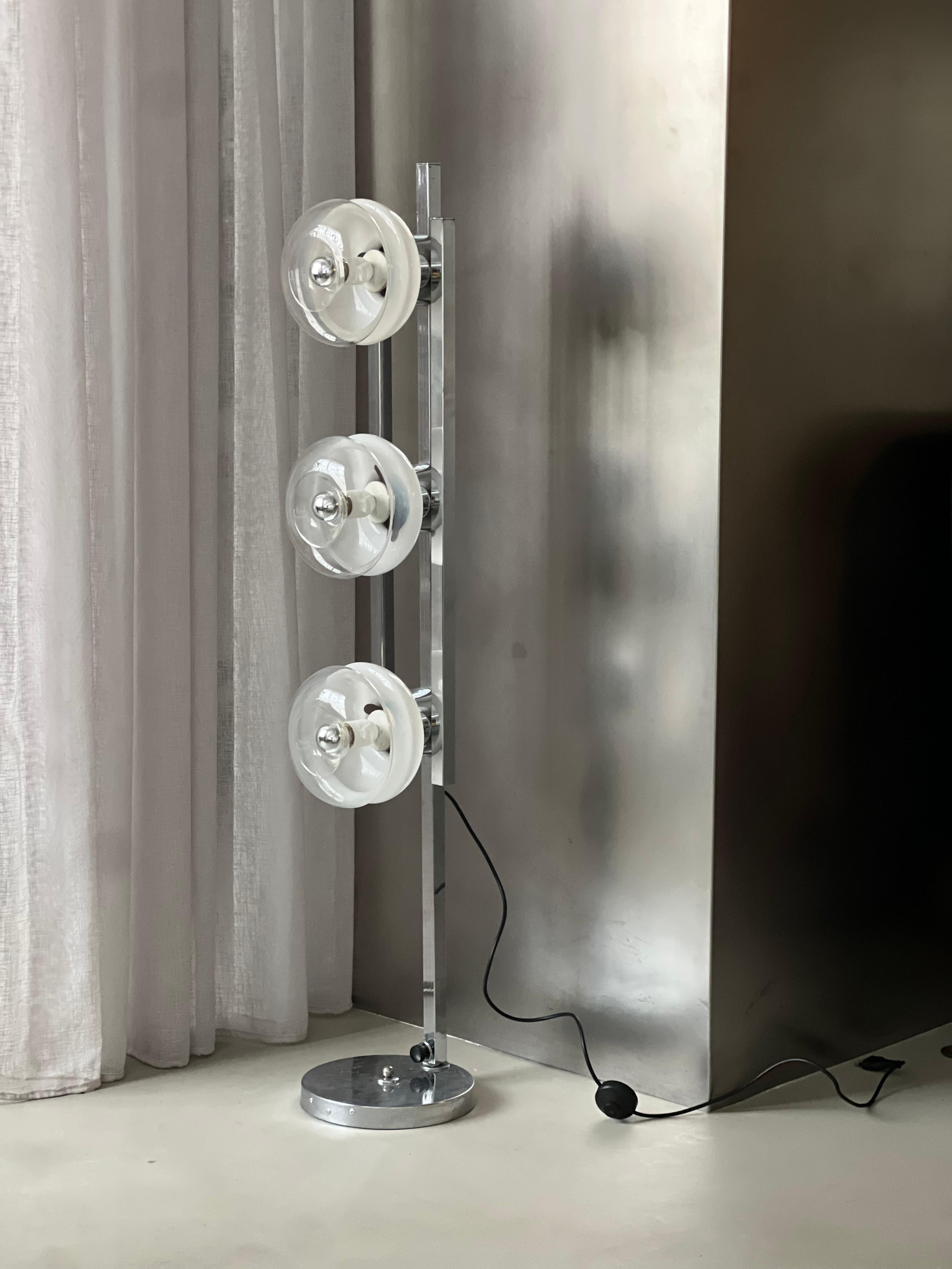 Vintage Italian Floor Lamp in Chromed Metal and Glass with Three Faded Shades For Sale 2