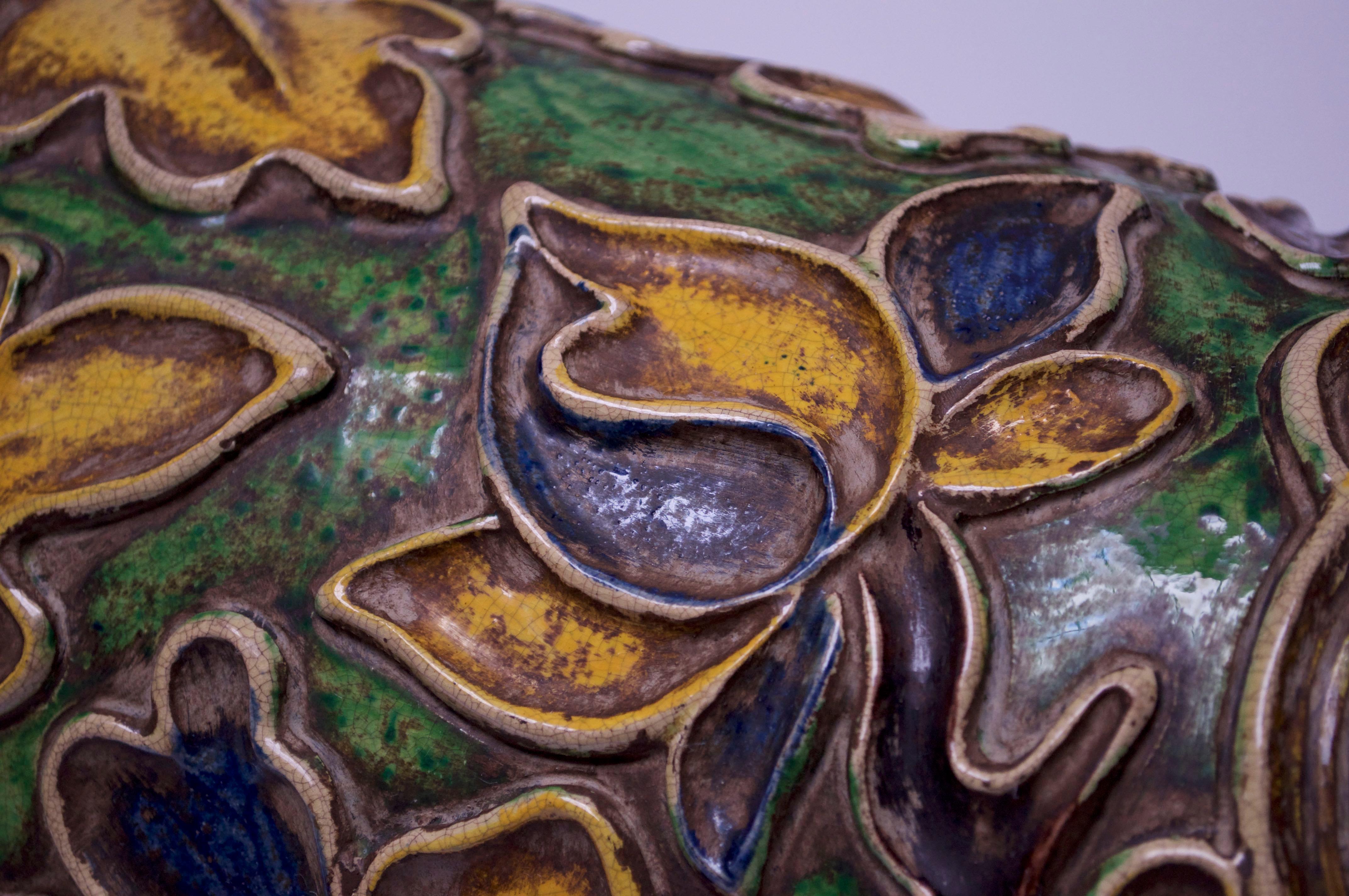 Lampe italienne vintage en céramique en relief à motifs floraux par Ugo Zaccagnini en vente 5