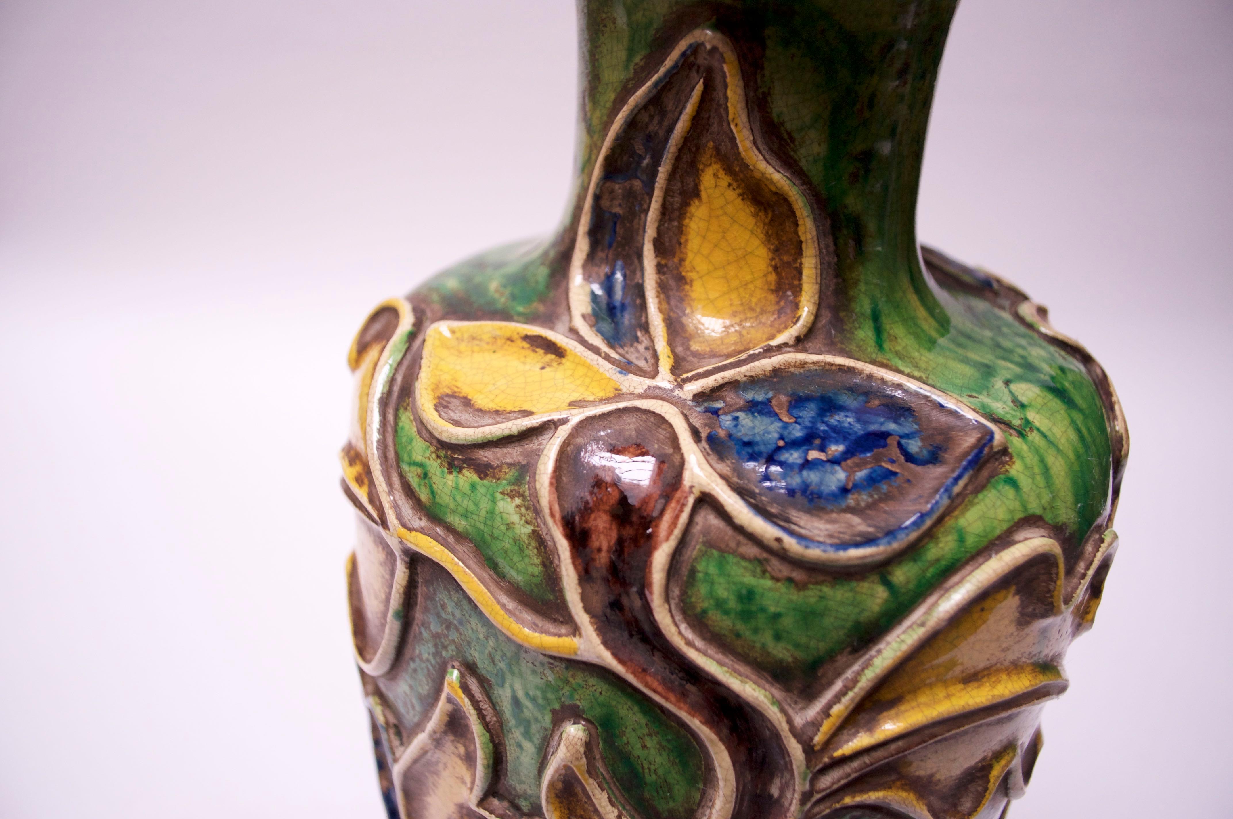 Lampe italienne vintage en céramique en relief à motifs floraux par Ugo Zaccagnini en vente 7