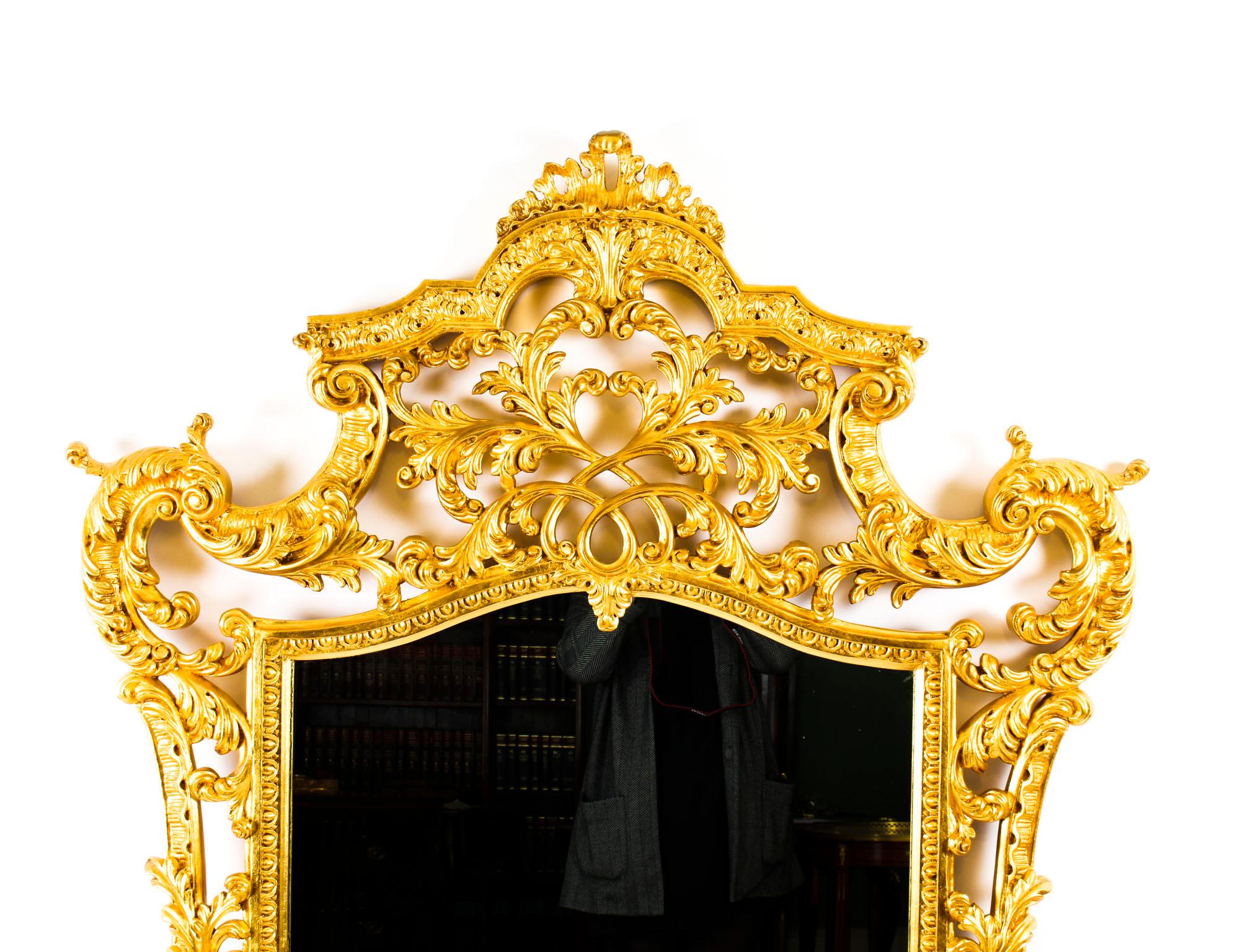 Vintage Italian Florentine Carved Giltwood Mirror, 20th Century In Good Condition For Sale In London, GB