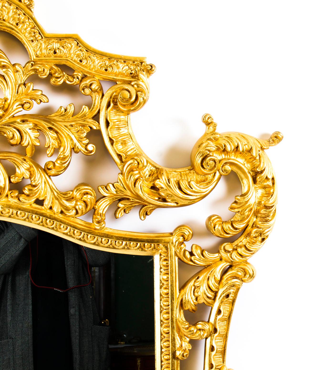 Vieux miroir italien florentin en bois doré sculpté, XXe siècle en vente 2