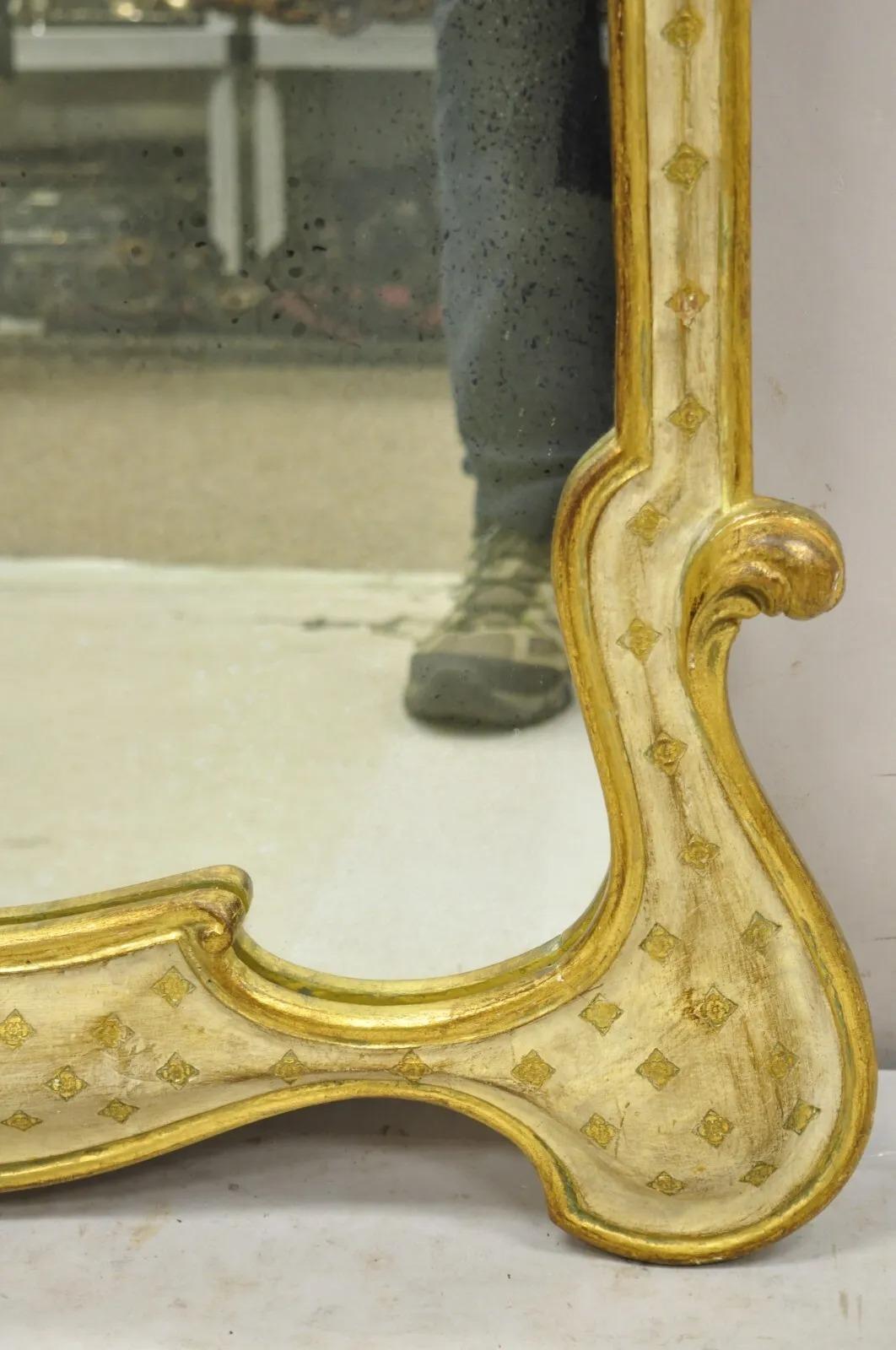 Vintage Italian Florentine Carved Sculpted Giltwood Cream and Gold Wall Mirror For Sale 1