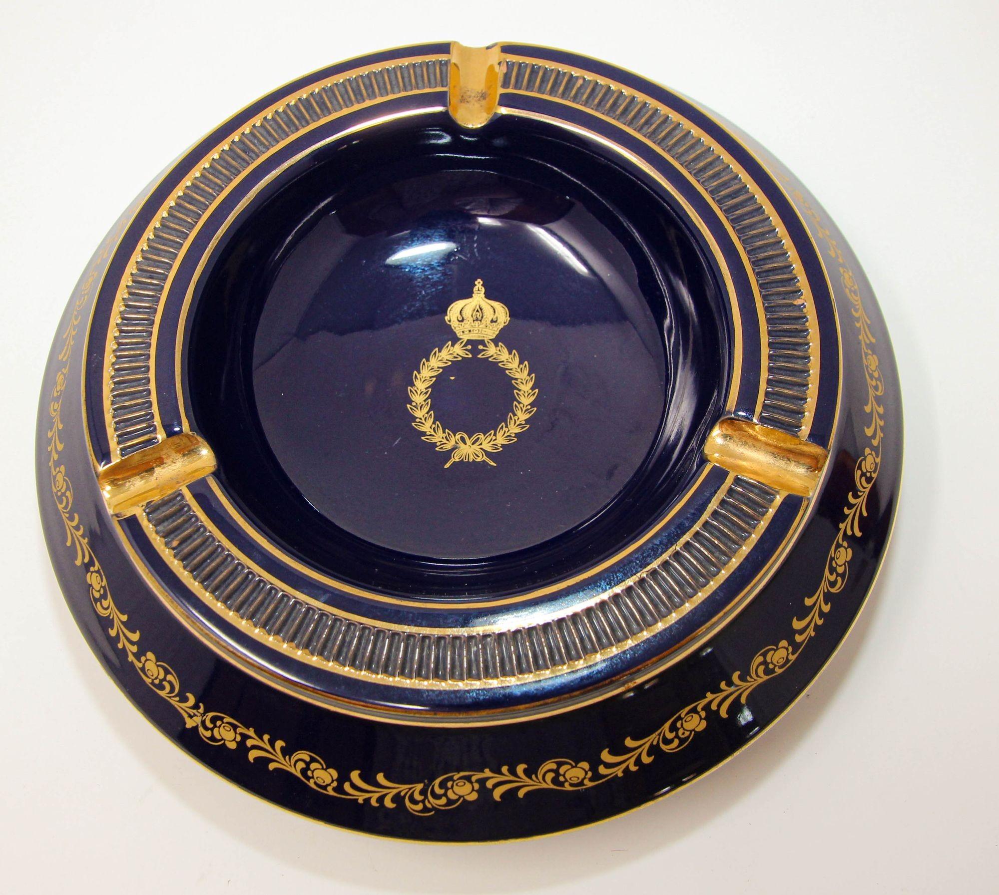 Porcelain Vintage Italian Florentine Cobalt Blue and Gold Large Footed Ashtray For Sale