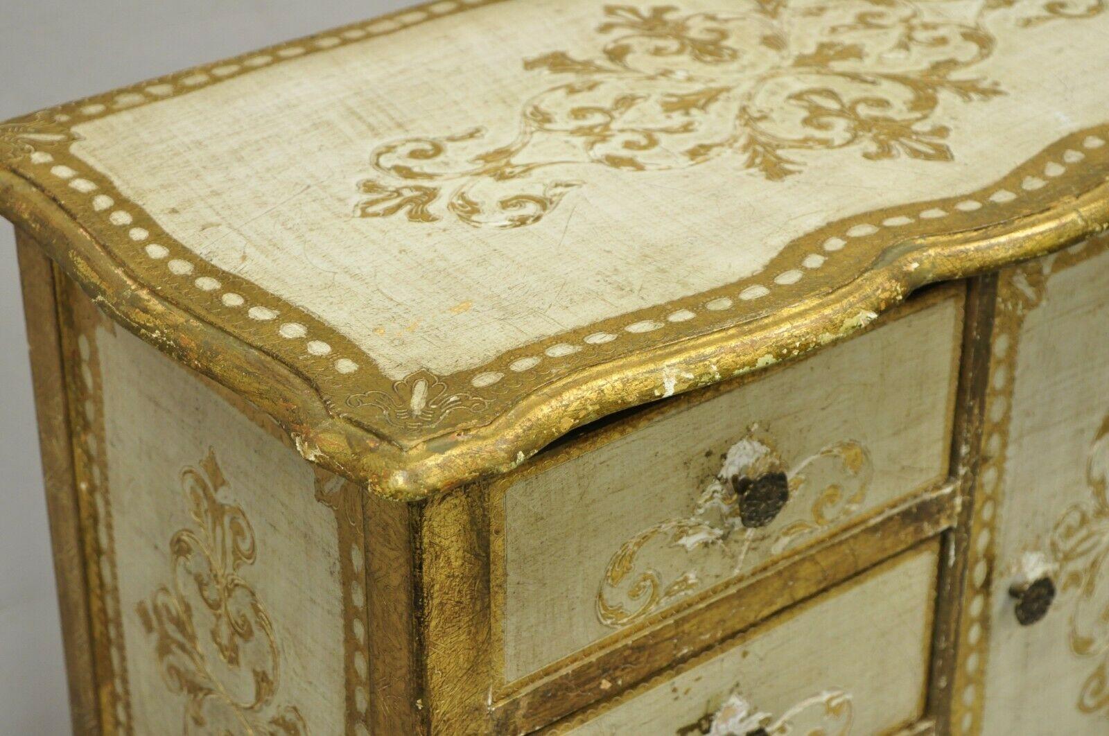 Vintage Italian Florentine Cream and Gold Small Nightstand Side Table Cabinet In Good Condition In Philadelphia, PA