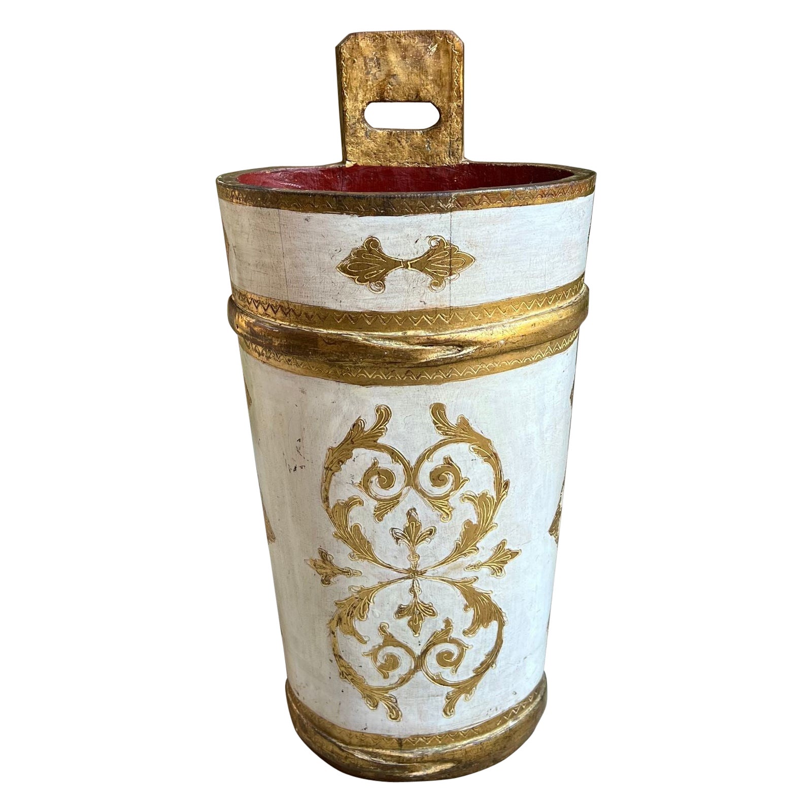 Portaombrelli d
epoca in legno d
orato Florentine Vaso Urna Floreale del Medioevo