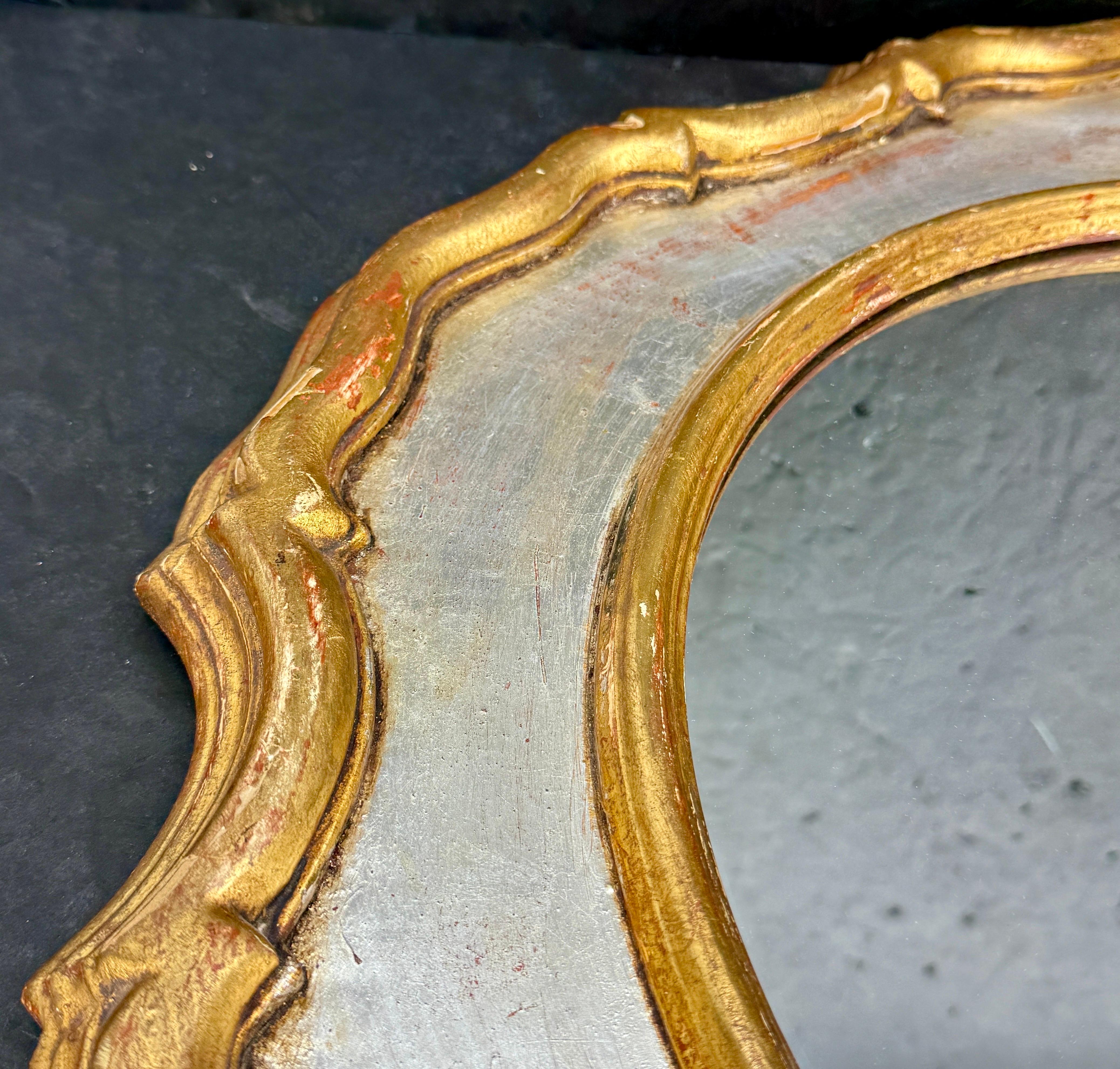 Specchio ovale d'epoca Florentine in oro e argento dorato in vendita 2