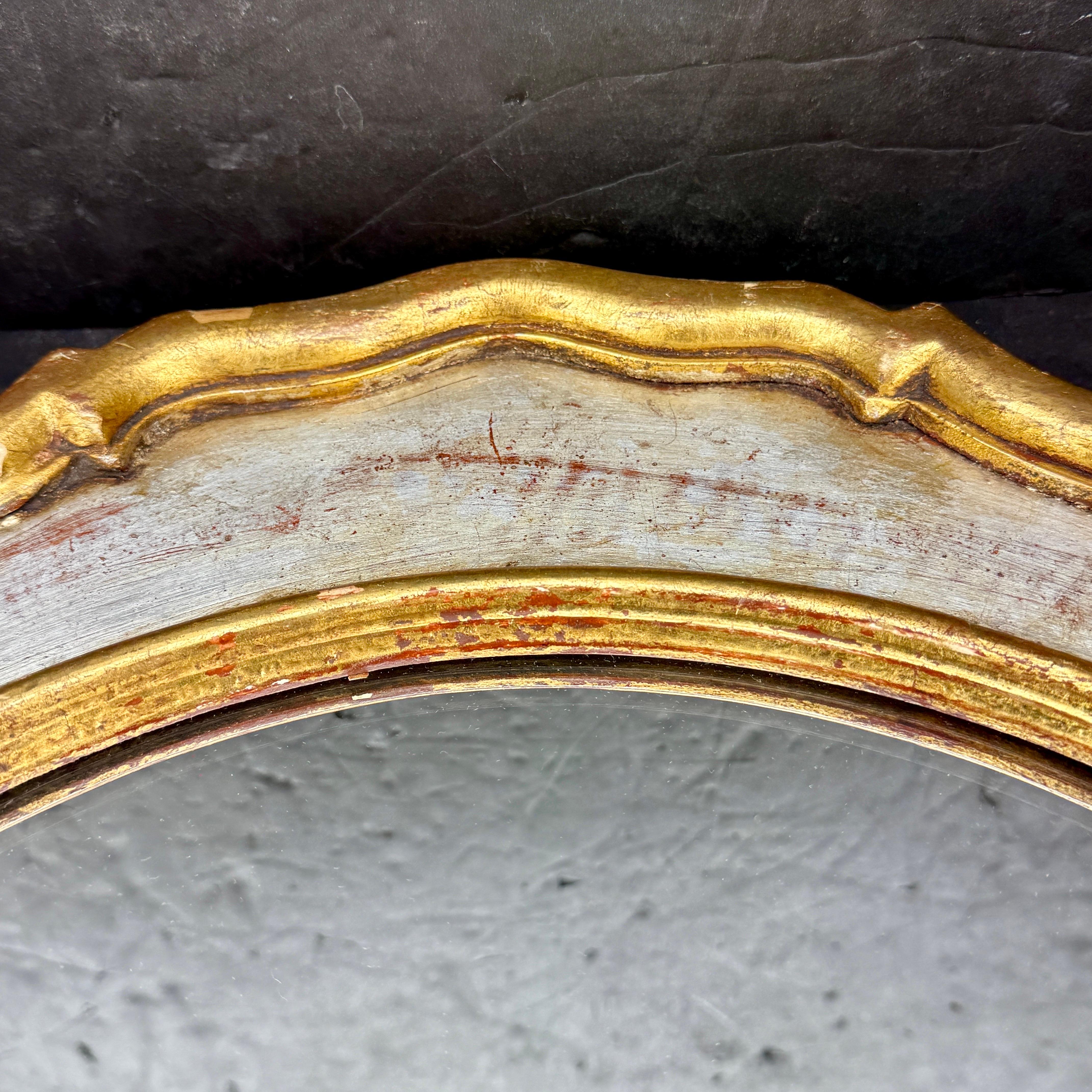 Specchio ovale d'epoca Florentine in oro e argento dorato in vendita 3