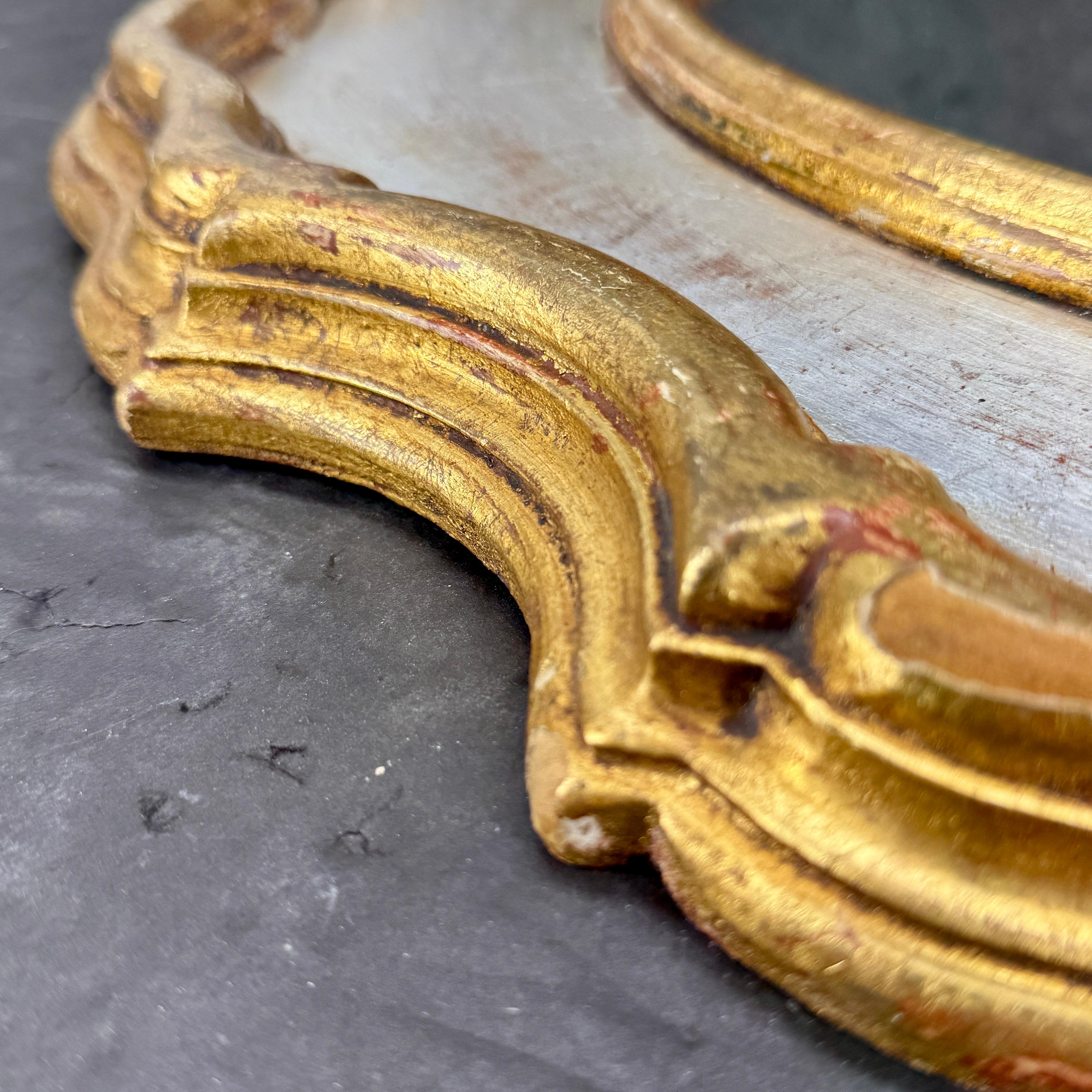 Specchio ovale d'epoca Florentine in oro e argento dorato in vendita 7