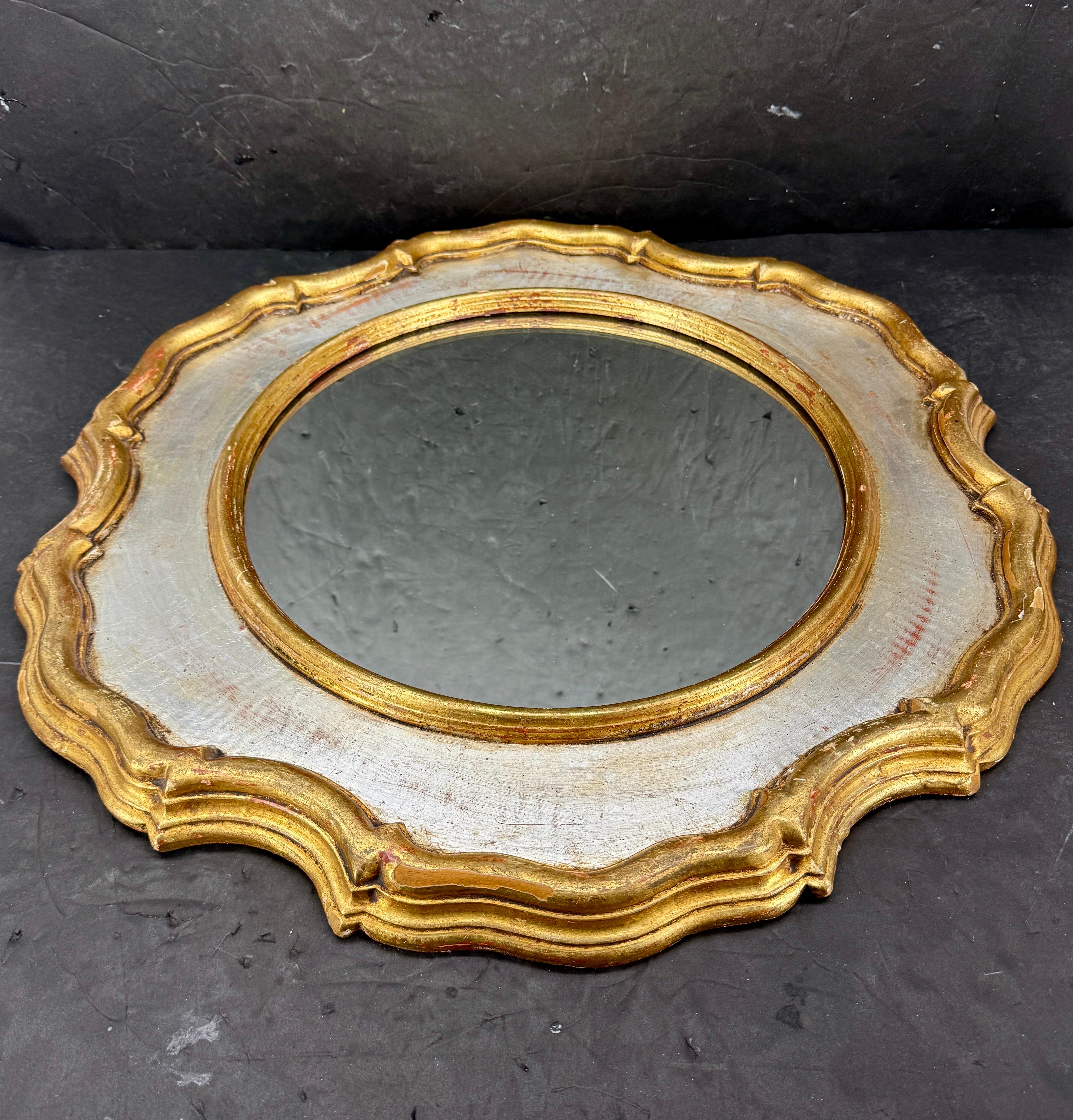 Specchio ovale d'epoca Florentine in oro e argento dorato In condizioni buone in vendita a Haddonfield, NJ