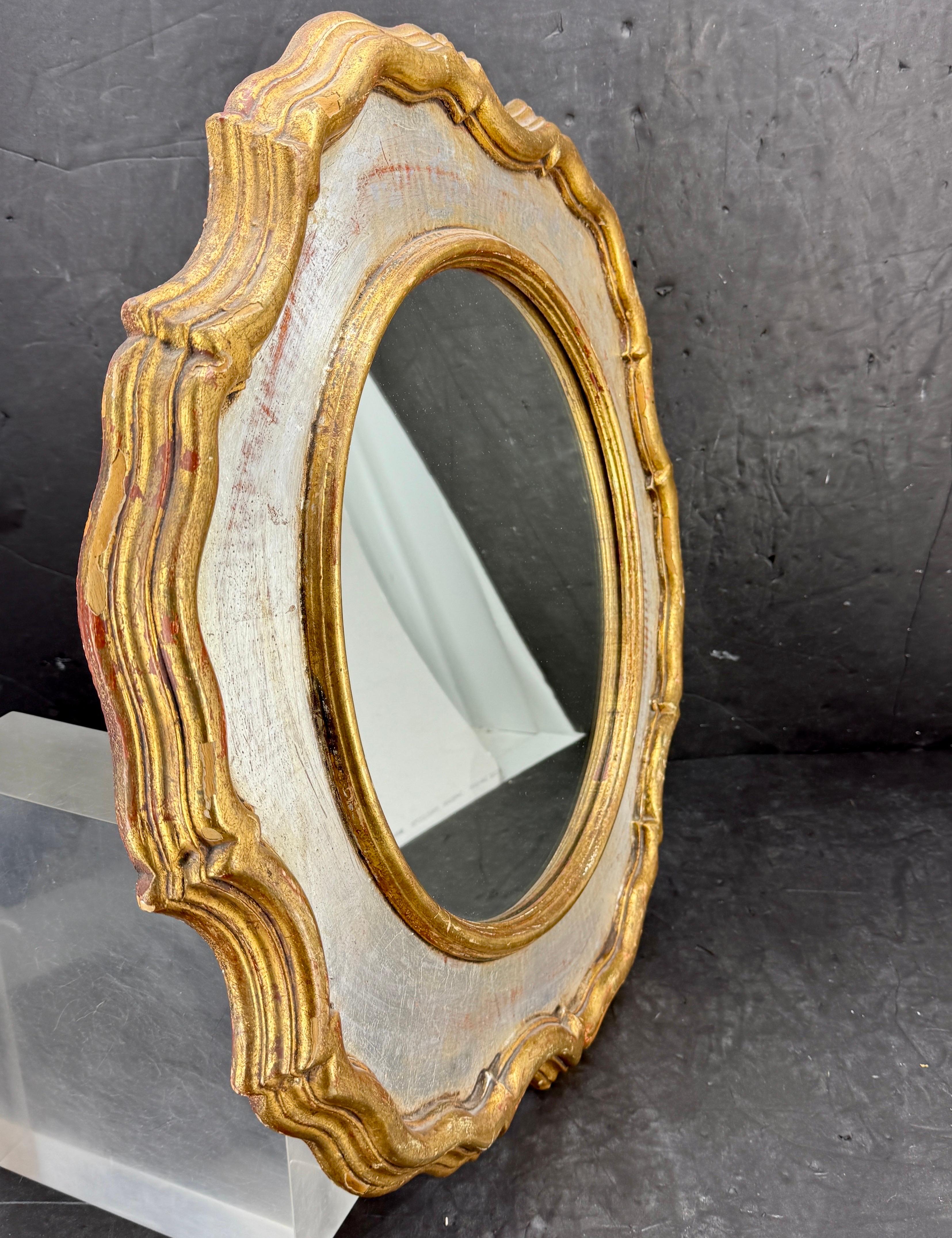 Specchio ovale d'epoca Florentine in oro e argento dorato in vendita 1