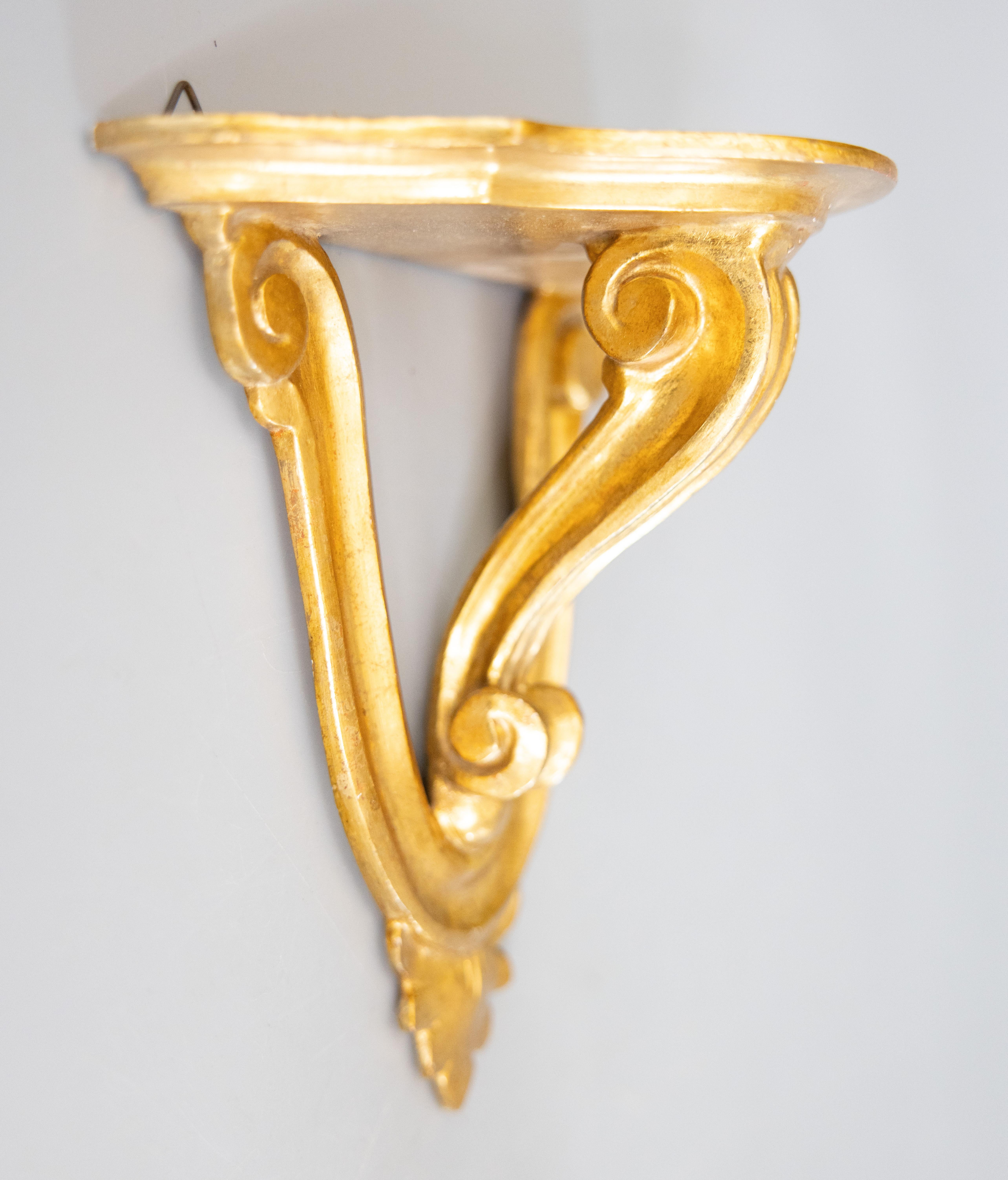 Paar italienische Florentiner Wandregale im neoklassischen Stil aus Giltwood, um 1950 im Angebot 1