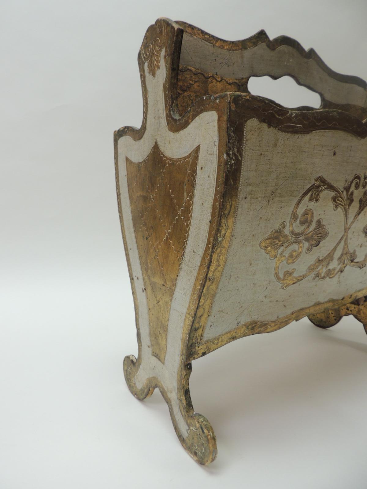 Vintage Italian Florentine Painted and Giltwood Magazine Holder/Magazine Rack/Magazine Stand.
Size: 15 x 8 x 17H