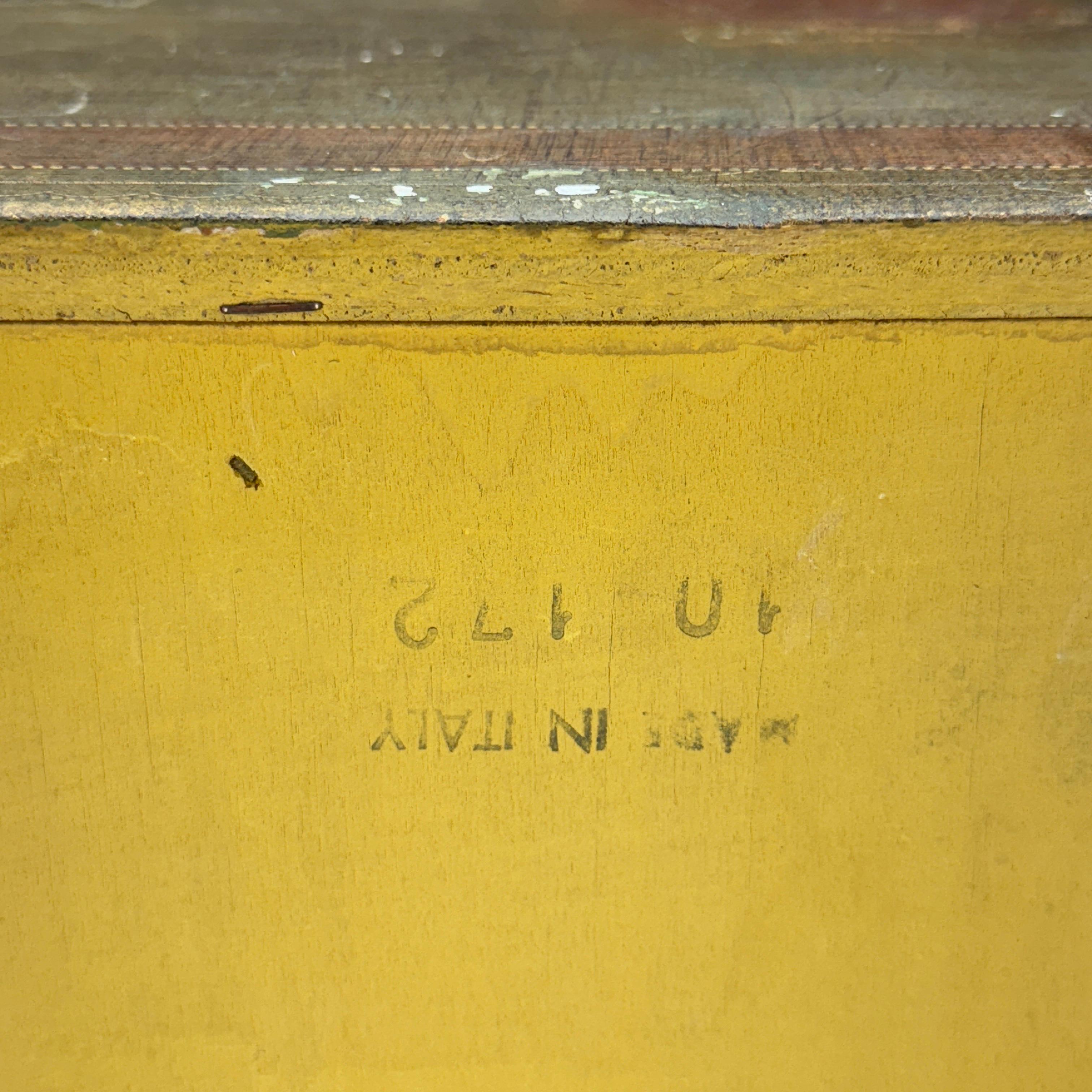 Mesilla de noche vintage italiana de madera florentina, circa años 60 en venta 5