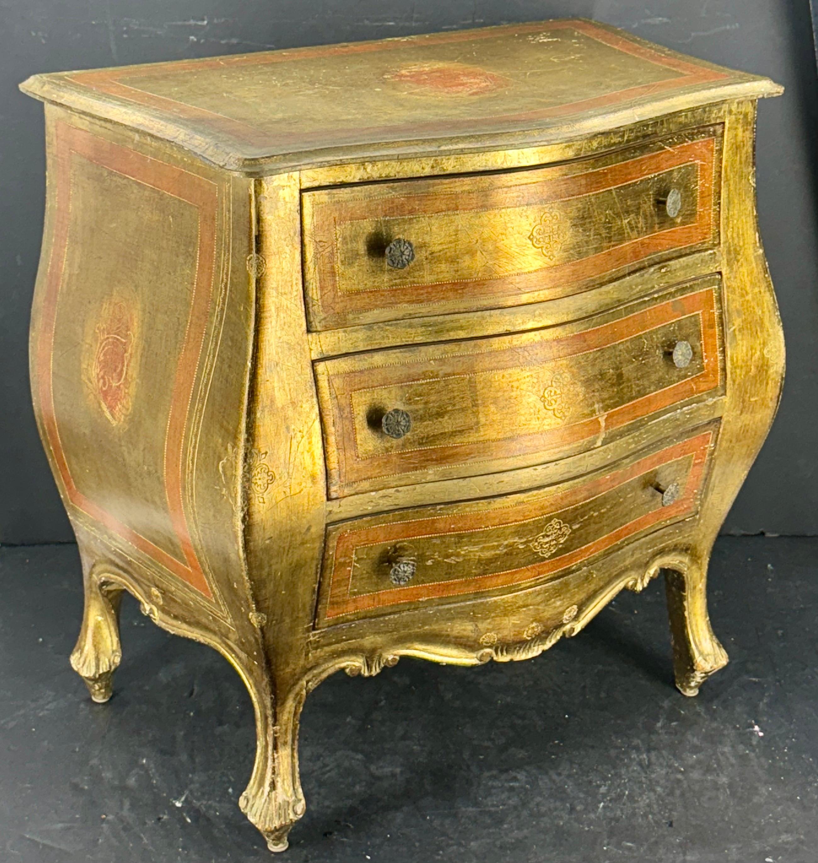 Mesilla de noche vintage italiana de madera florentina, circa años 60 Rococó en venta