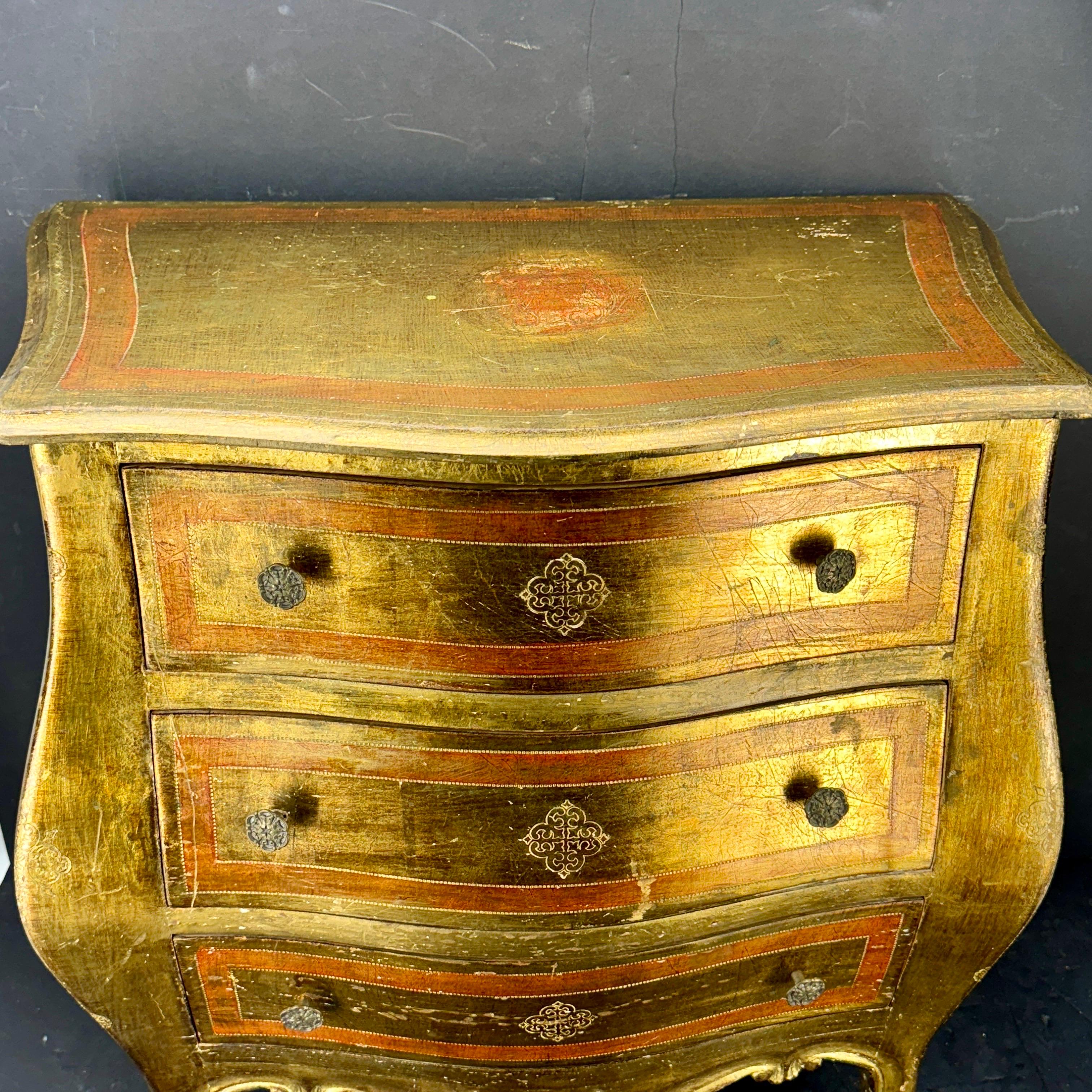 Mesilla de noche vintage italiana de madera florentina, circa años 60 en Bueno estado para la venta en Haddonfield, NJ