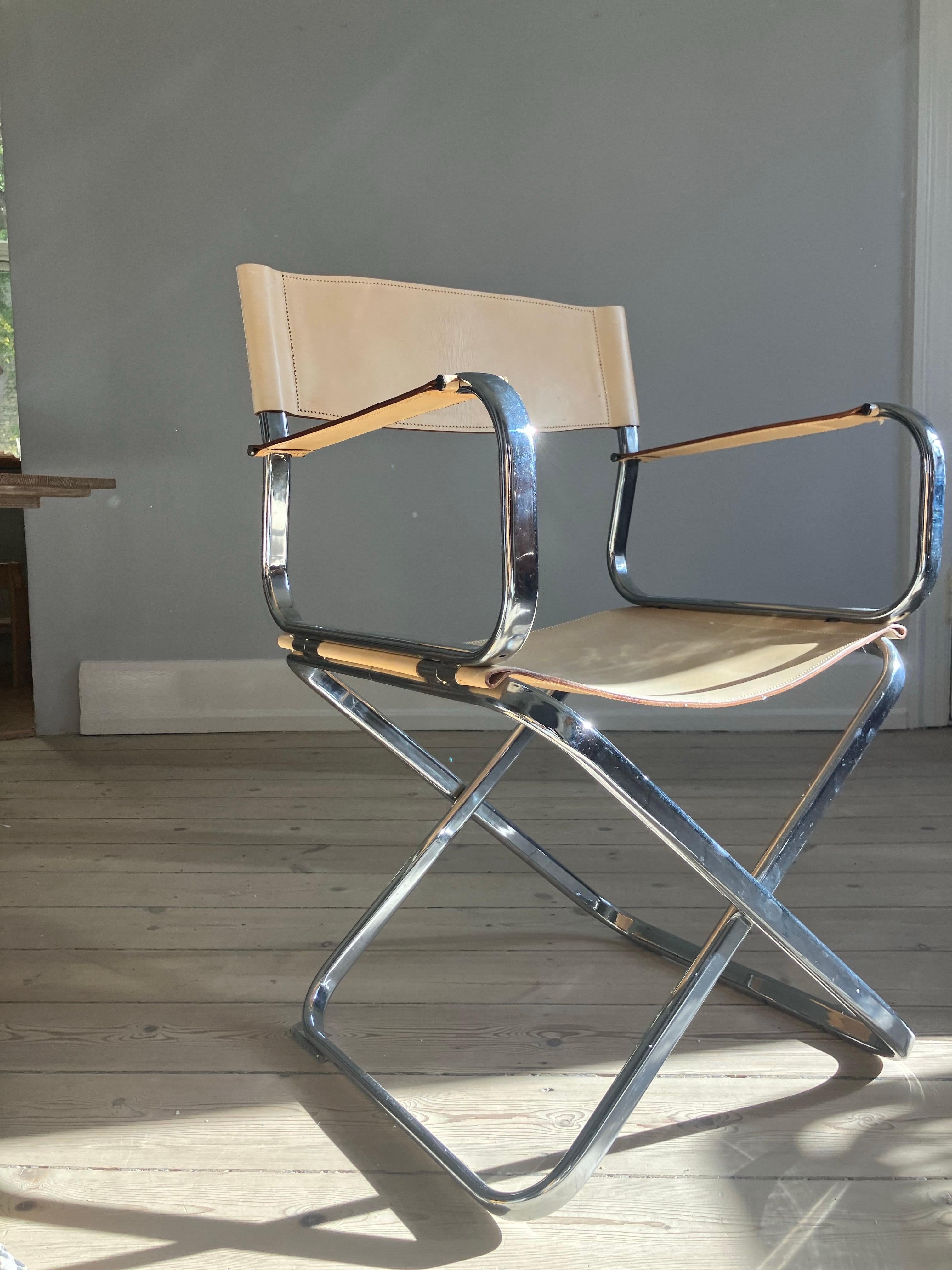 Italienischer Klappstuhl Vintage in hellbeigefarbenem Leder und verchromtem Rohrgestell im Angebot 4