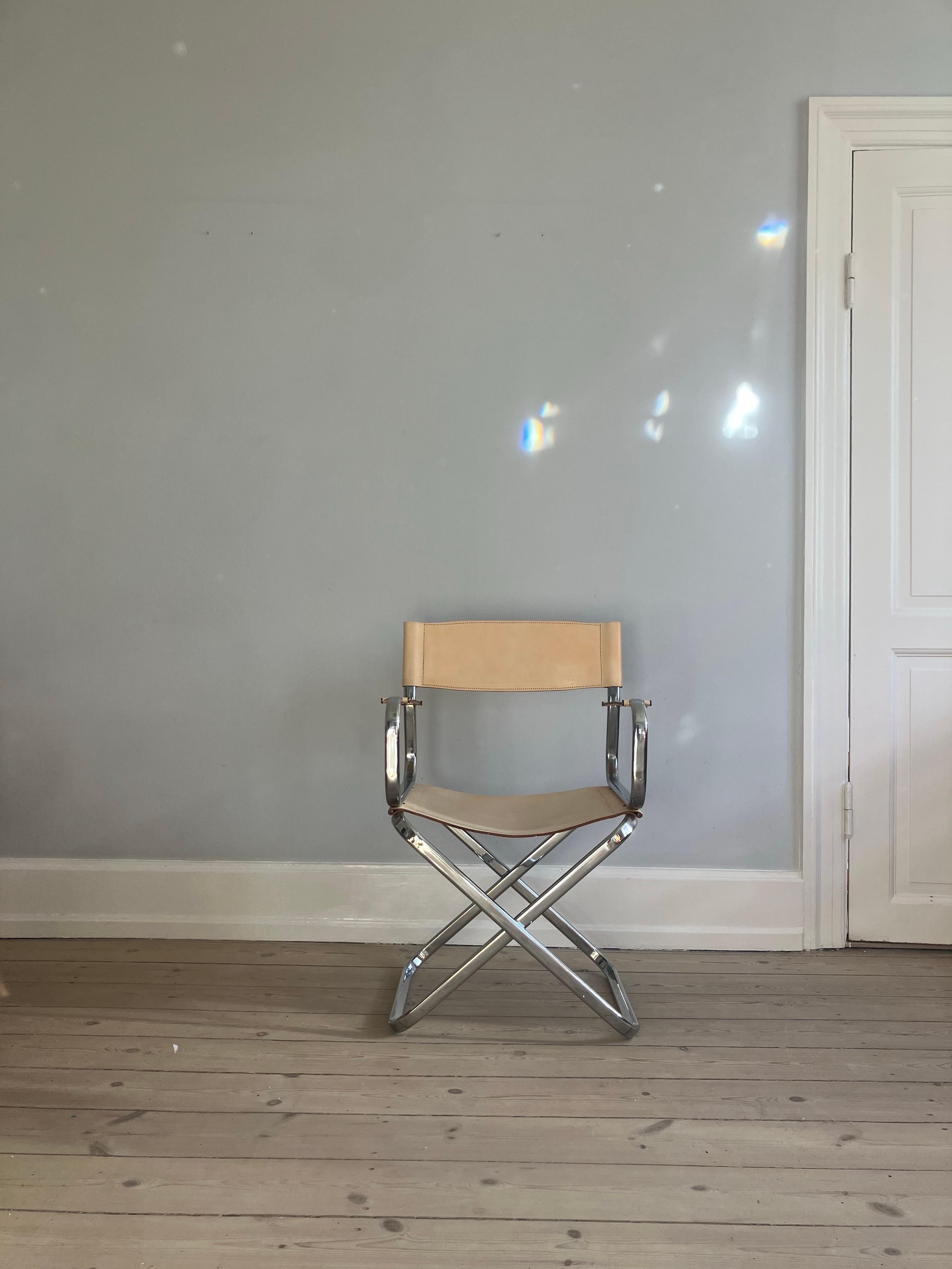 Italienischer Klappstuhl Vintage in hellbeigefarbenem Leder und verchromtem Rohrgestell im Angebot 7