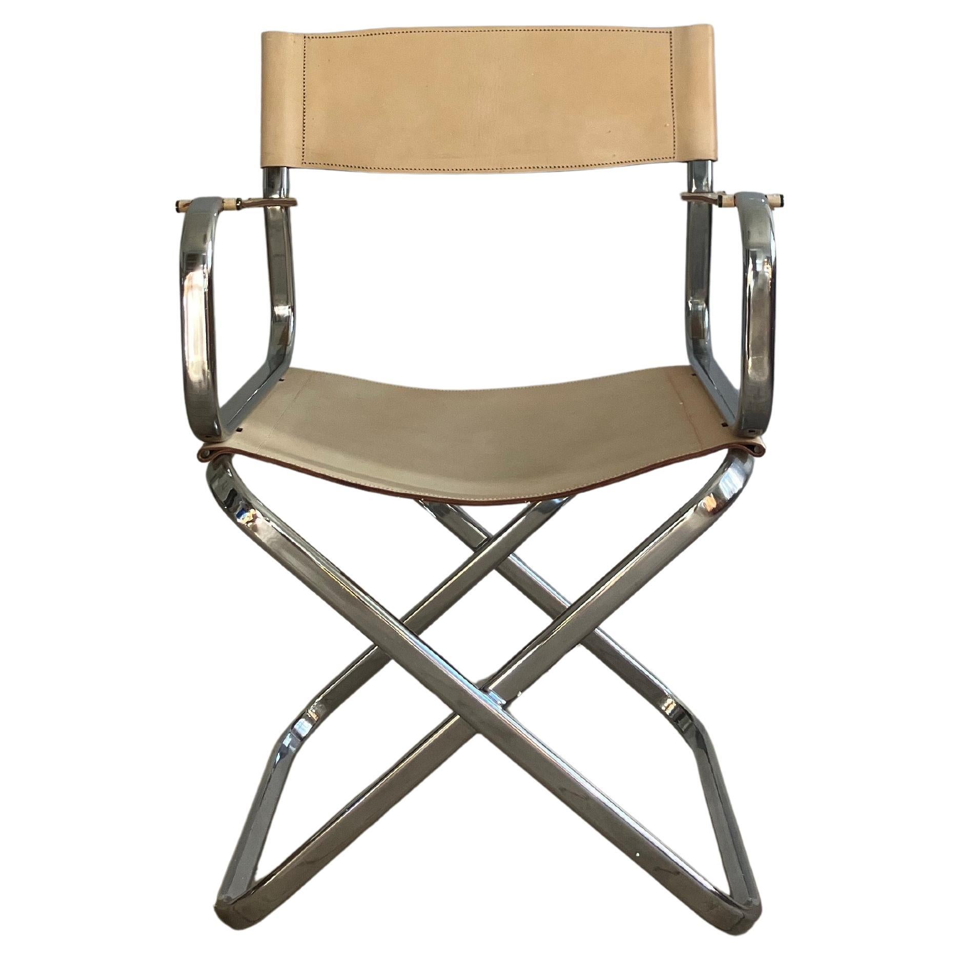 Italienischer Klappstuhl Vintage in hellbeigefarbenem Leder und verchromtem Rohrgestell im Angebot