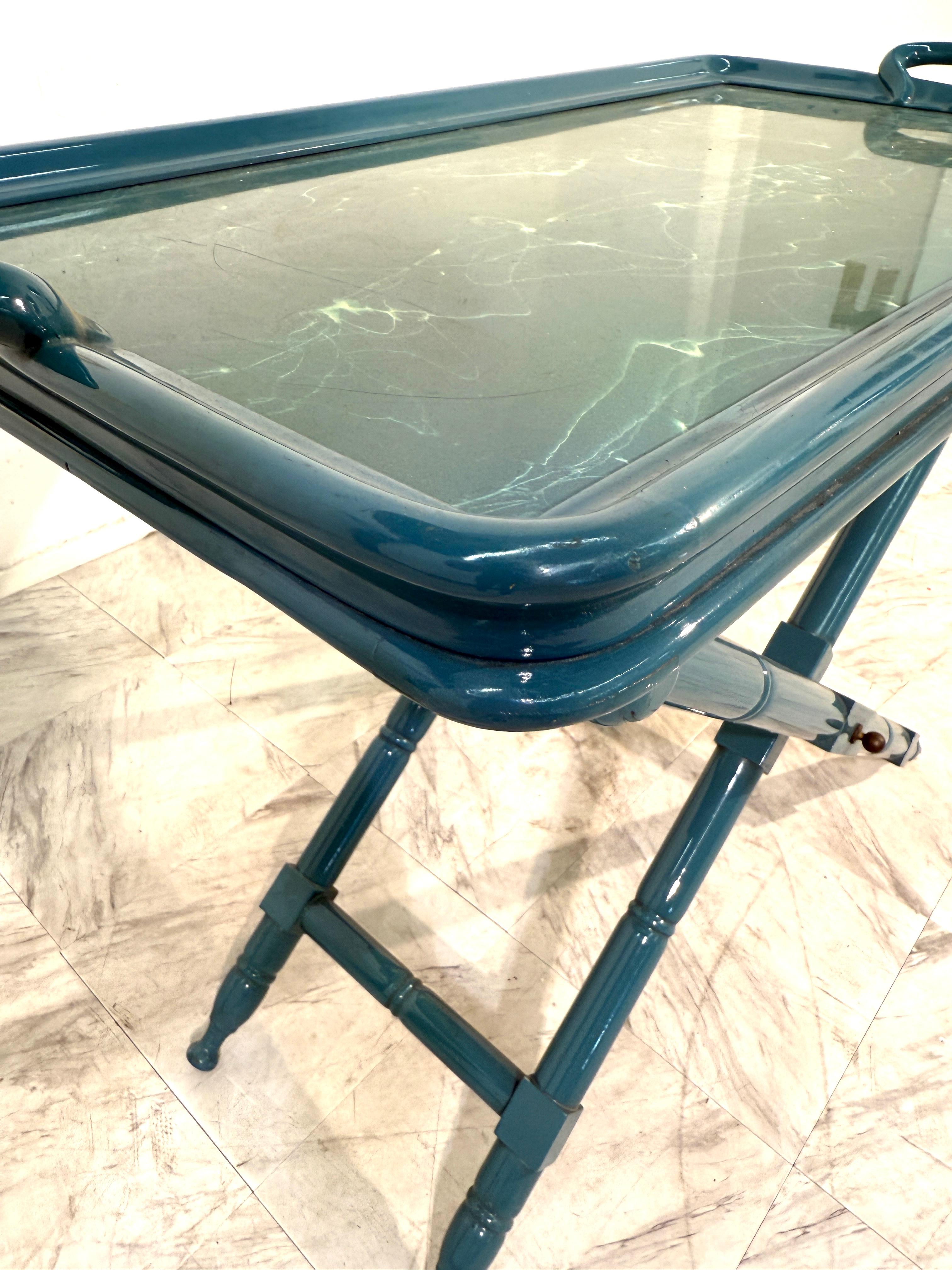 Vintage Italian Folding Tray Table mit grüner Marmorplatte im Zustand „Gut“ im Angebot in Los Angeles, CA