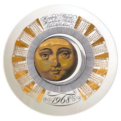 Italienischer Fornasetti-Porzellanteller mit Kalender, 1968