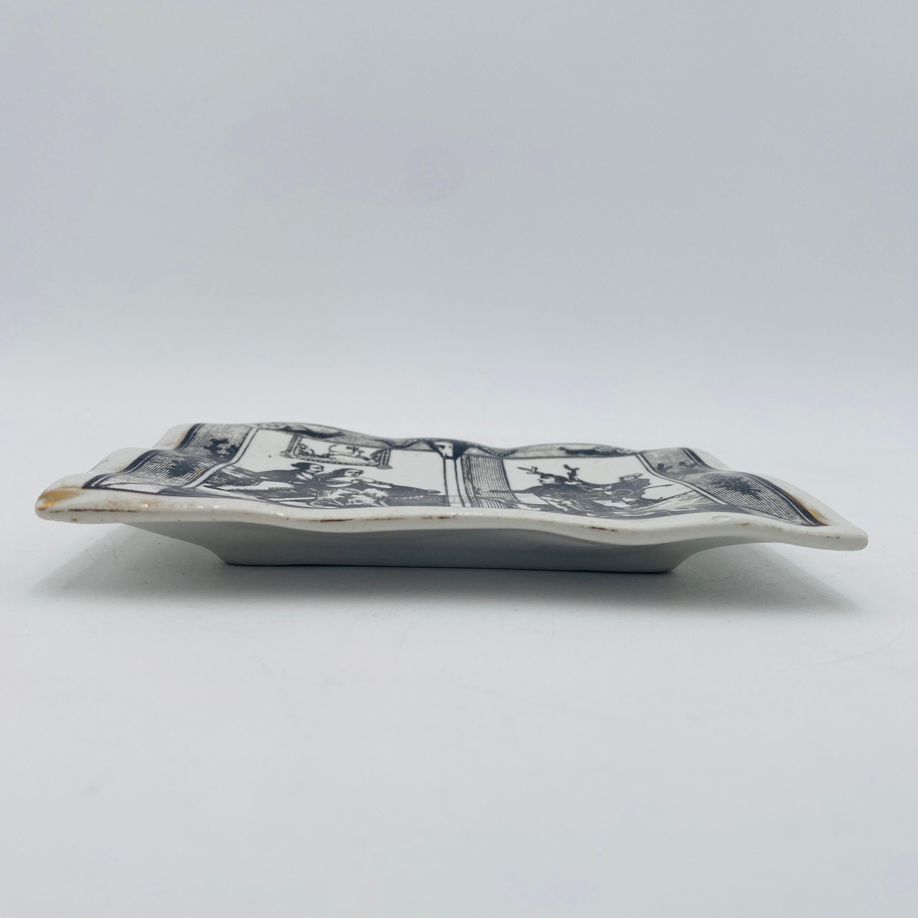 Plat italien Fornasetti Milano Creme de Cocu en porcelaine des années 1960 Bon état - En vente à San Juan Capistrano, CA