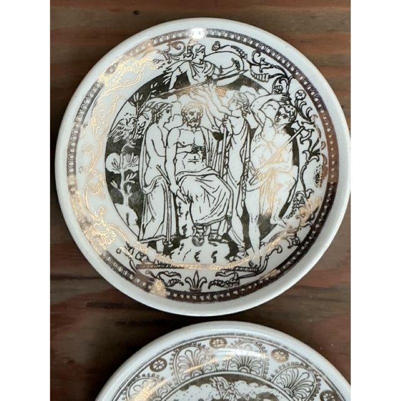 Vintage Italian Fornasetti Mythologische Keramik Untersetzer - Satz von 8 (Italienisch) im Angebot