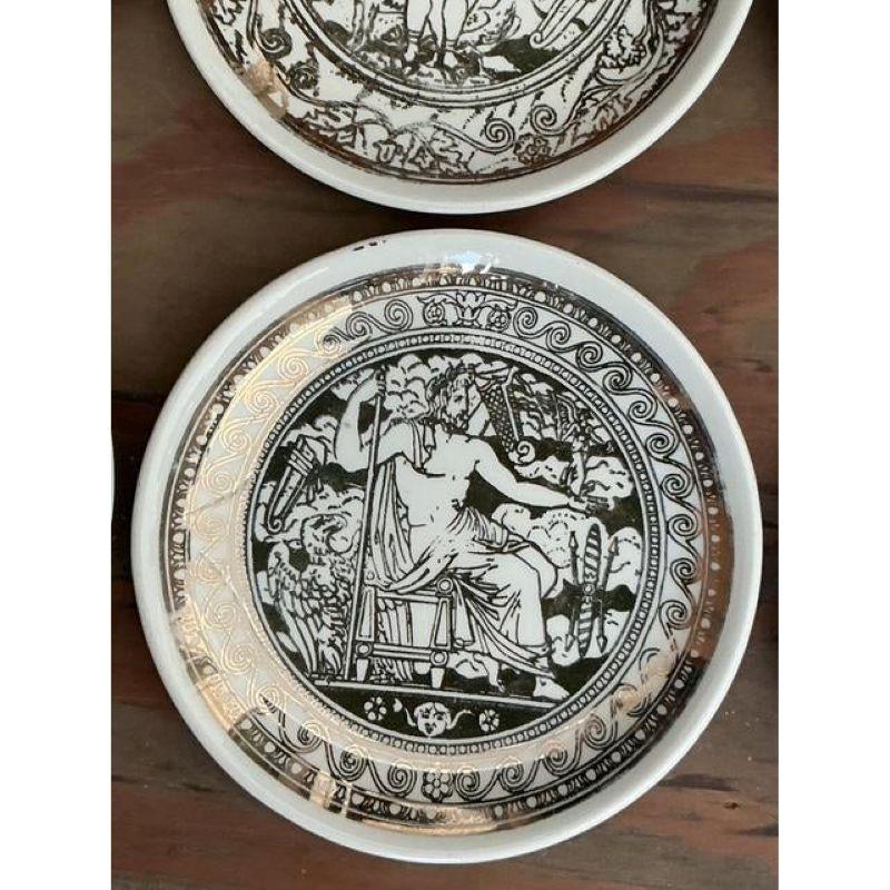 Vintage Italian Fornasetti Mythologische Keramik Untersetzer - Satz von 8 (20. Jahrhundert) im Angebot