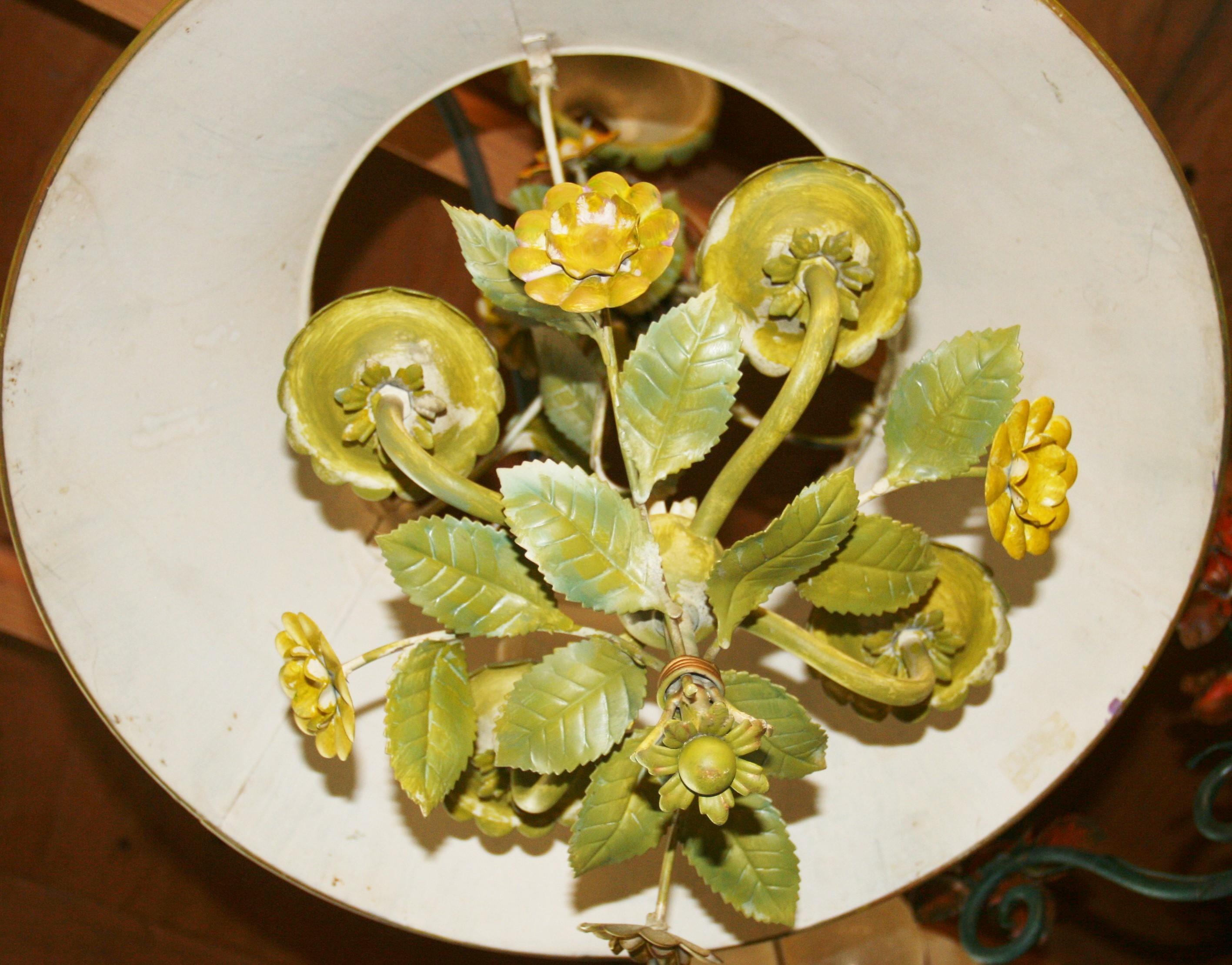 Vintage Italian Four Light Tole flowers and leaves Chandelier with Tole Shade For Sale 12