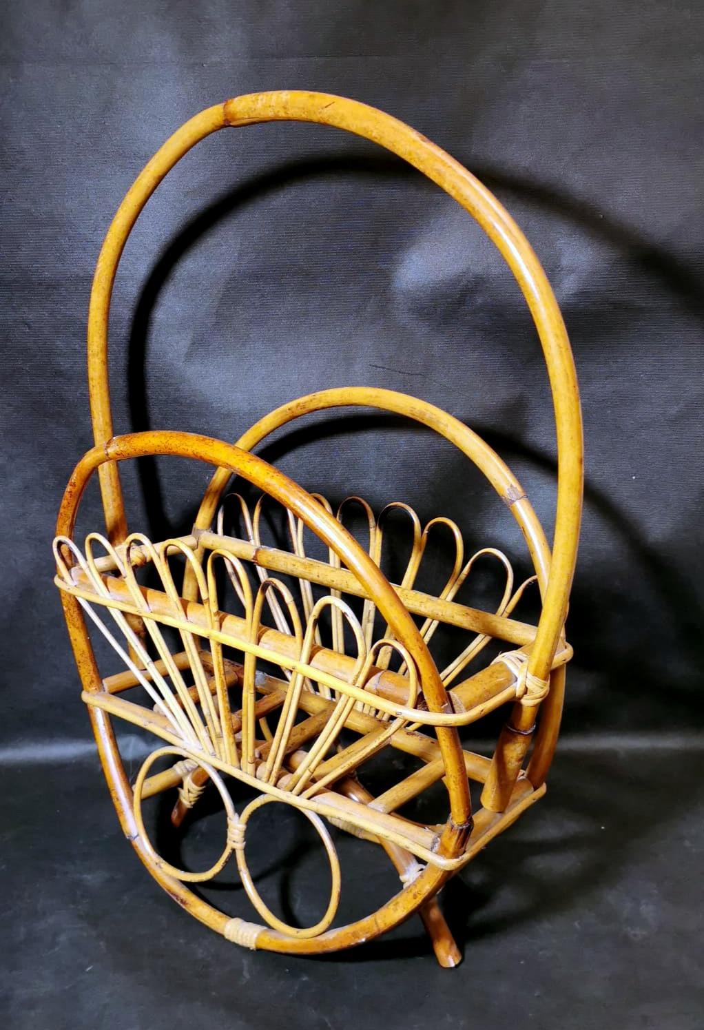 We kindly suggest you read the whole description, because with it we try to give you detailed technical and historical information to guarantee the authenticity of our objects.
Particular handcrafted magazine rack made of bamboo and rattan; it is