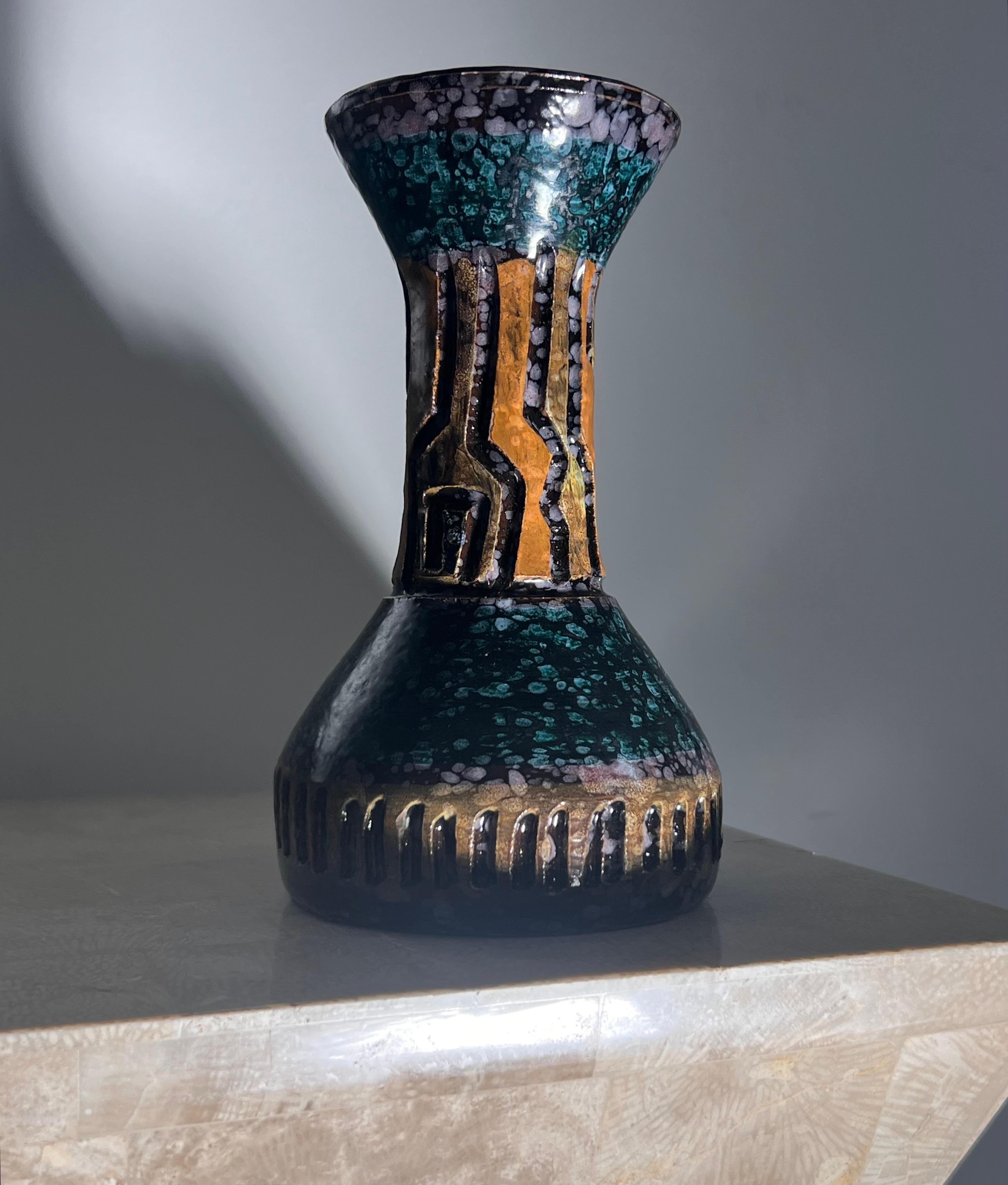 Mid-Century Modern Vintage Italian Gambone style ceramic textured vase, mid 20th century  For Sale