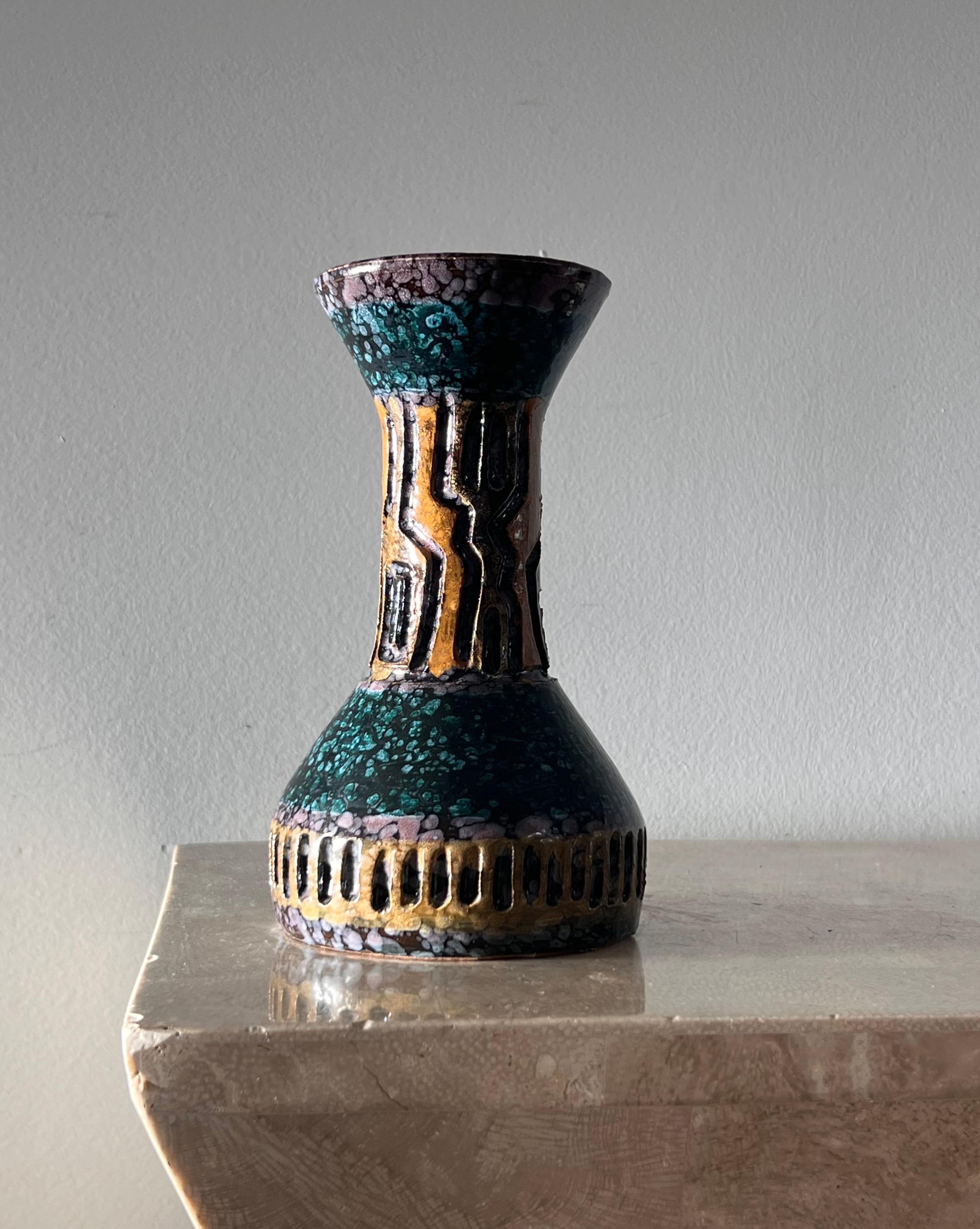 Vintage Italian Gambone style ceramic textured vase, mid 20th century  In Good Condition For Sale In View Park, CA
