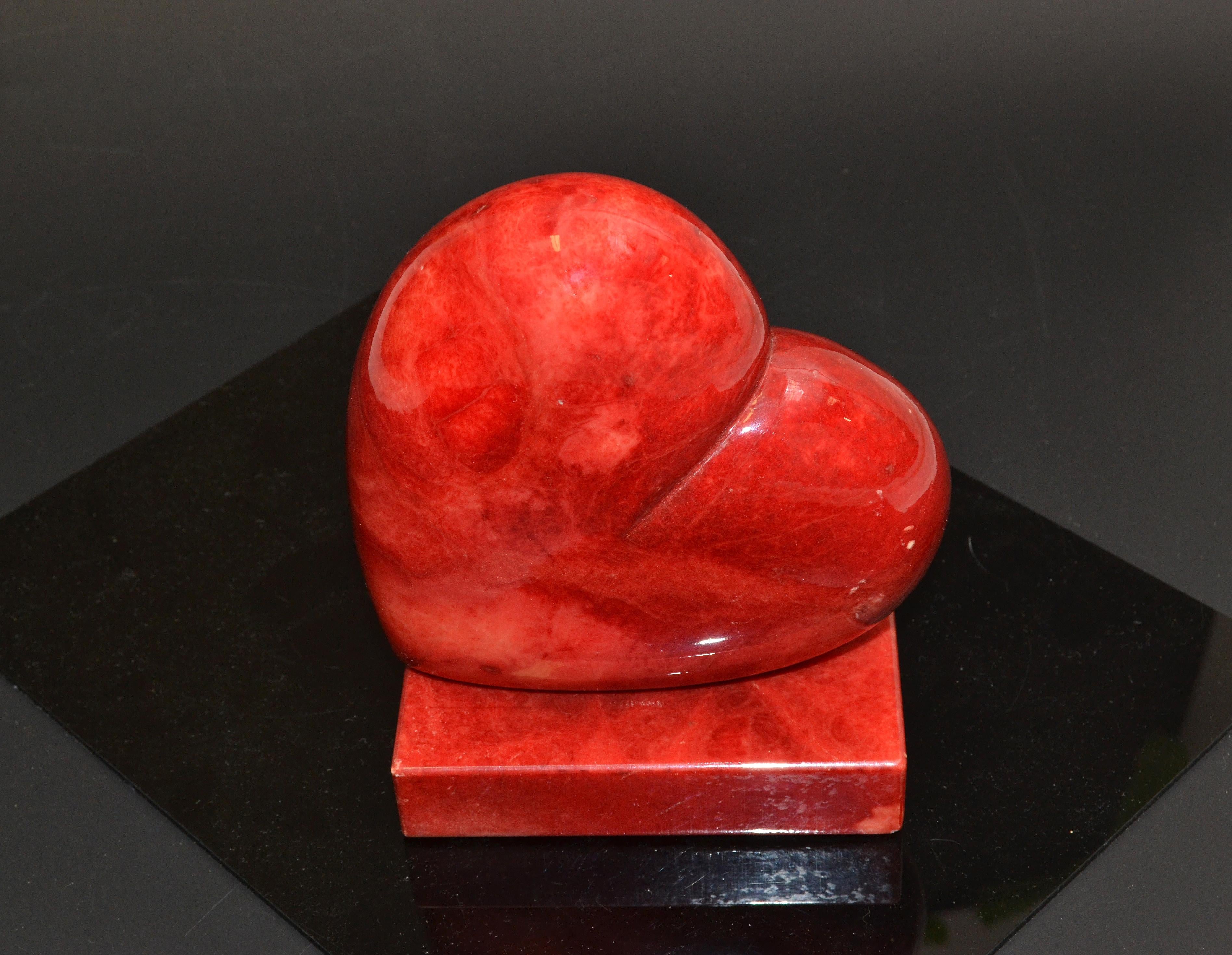 Vintage Italian Genuine Hand Carved Red Heart Alabaster Table Sculpture Bookend In Good Condition In Miami, FL