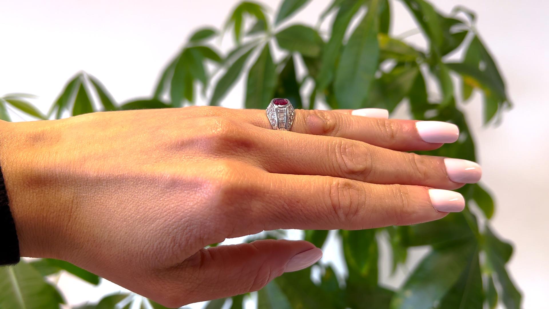 Vintage Italienisch GIA Thai No Heat Rubin 18k Weißgold Ring im Zustand „Gut“ in Beverly Hills, CA
