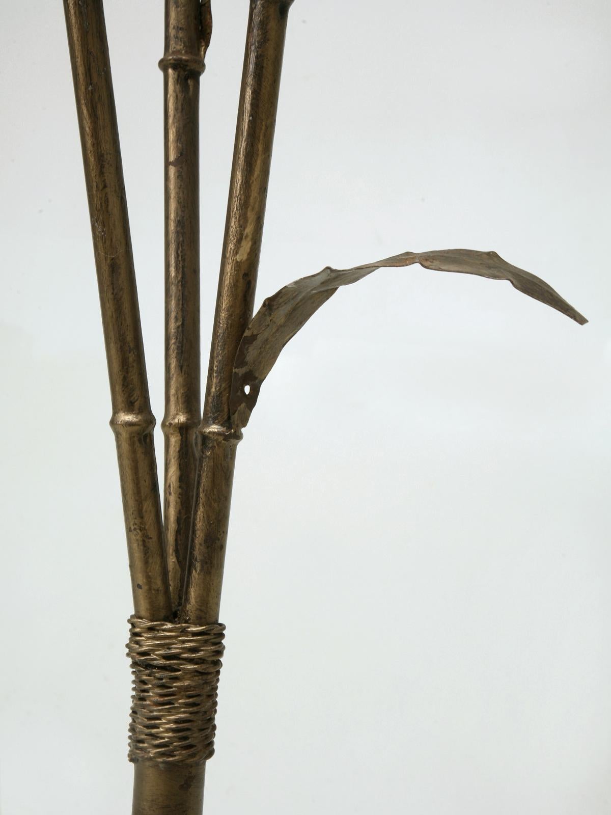 Métal Lampadaire italien vintage en métal doré, relief organique en forme de bambou en vente