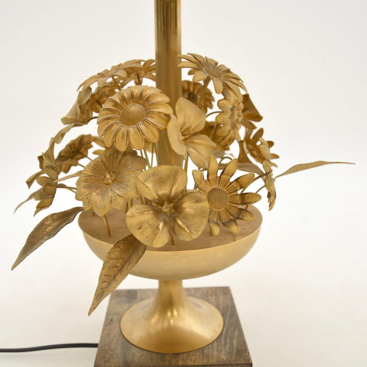 Italienische Vintage-Tischlampe aus vergoldetem Metall im Zustand „Gut“ im Angebot in London, GB