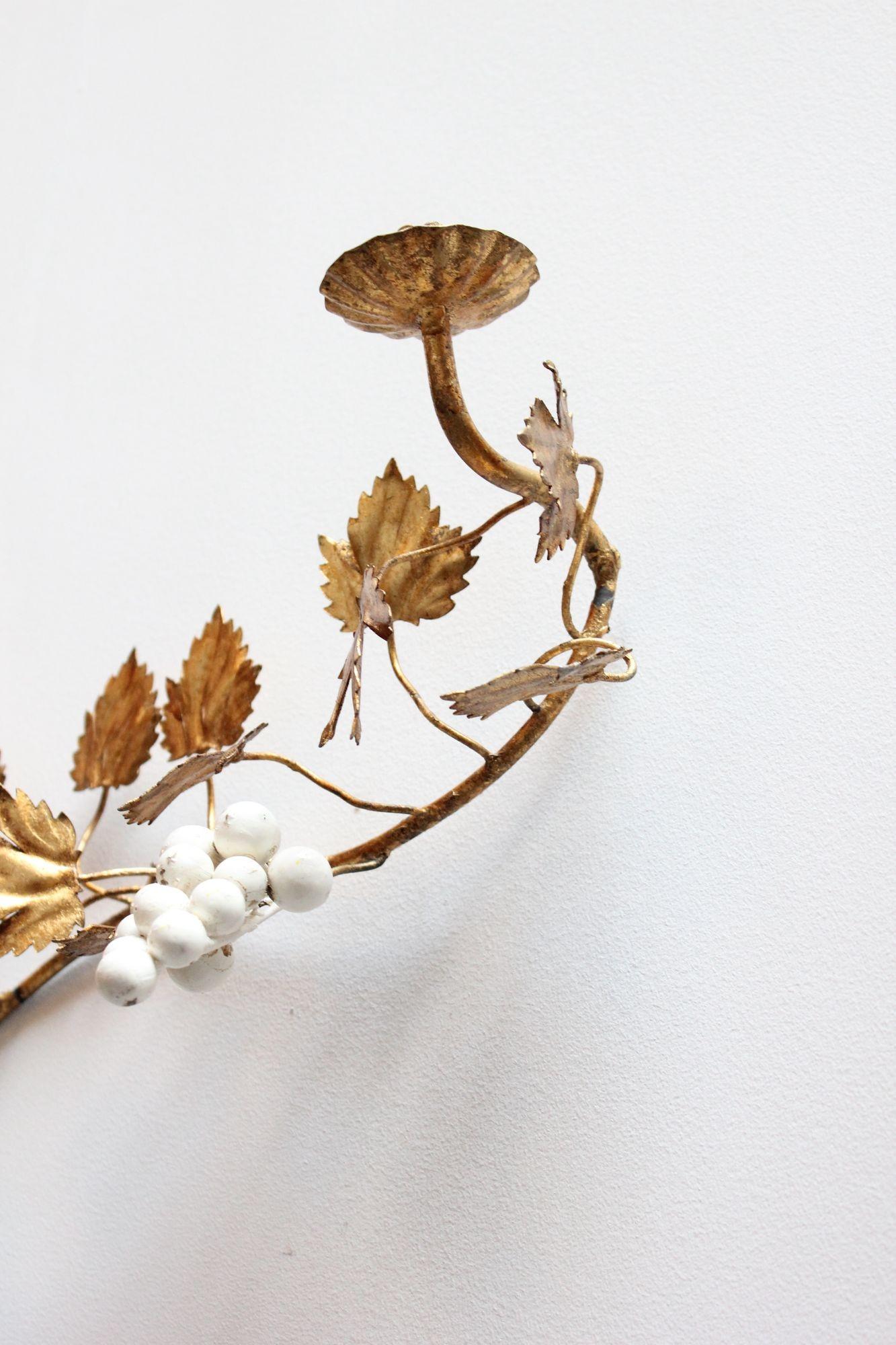Applique a foglia d'uva d'epoca in tiglio dorato / Candeliere in vendita 8