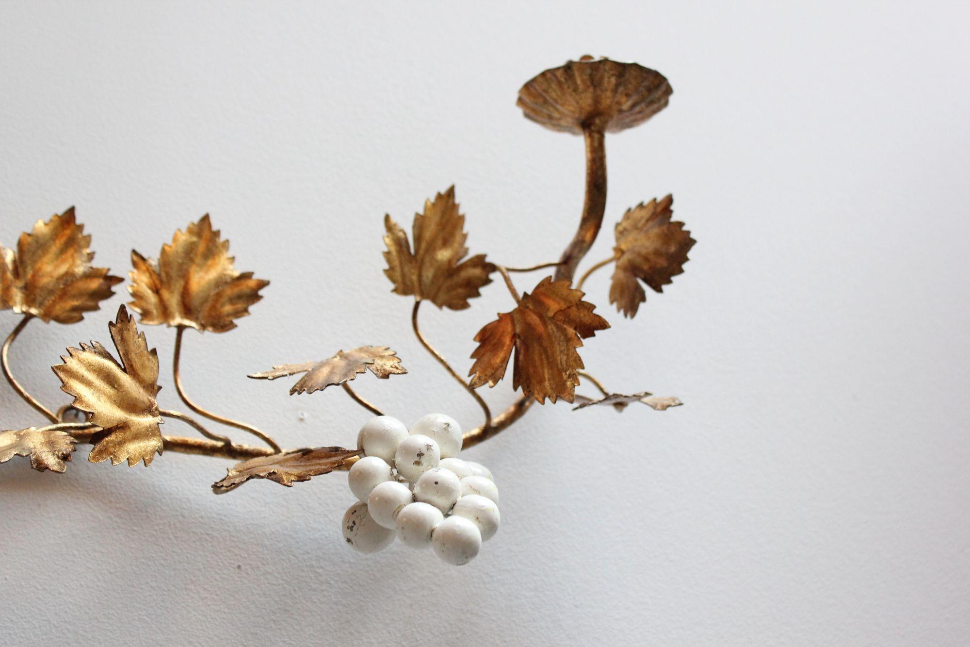 Applique a foglia d'uva d'epoca in tiglio dorato / Candeliere in vendita 9