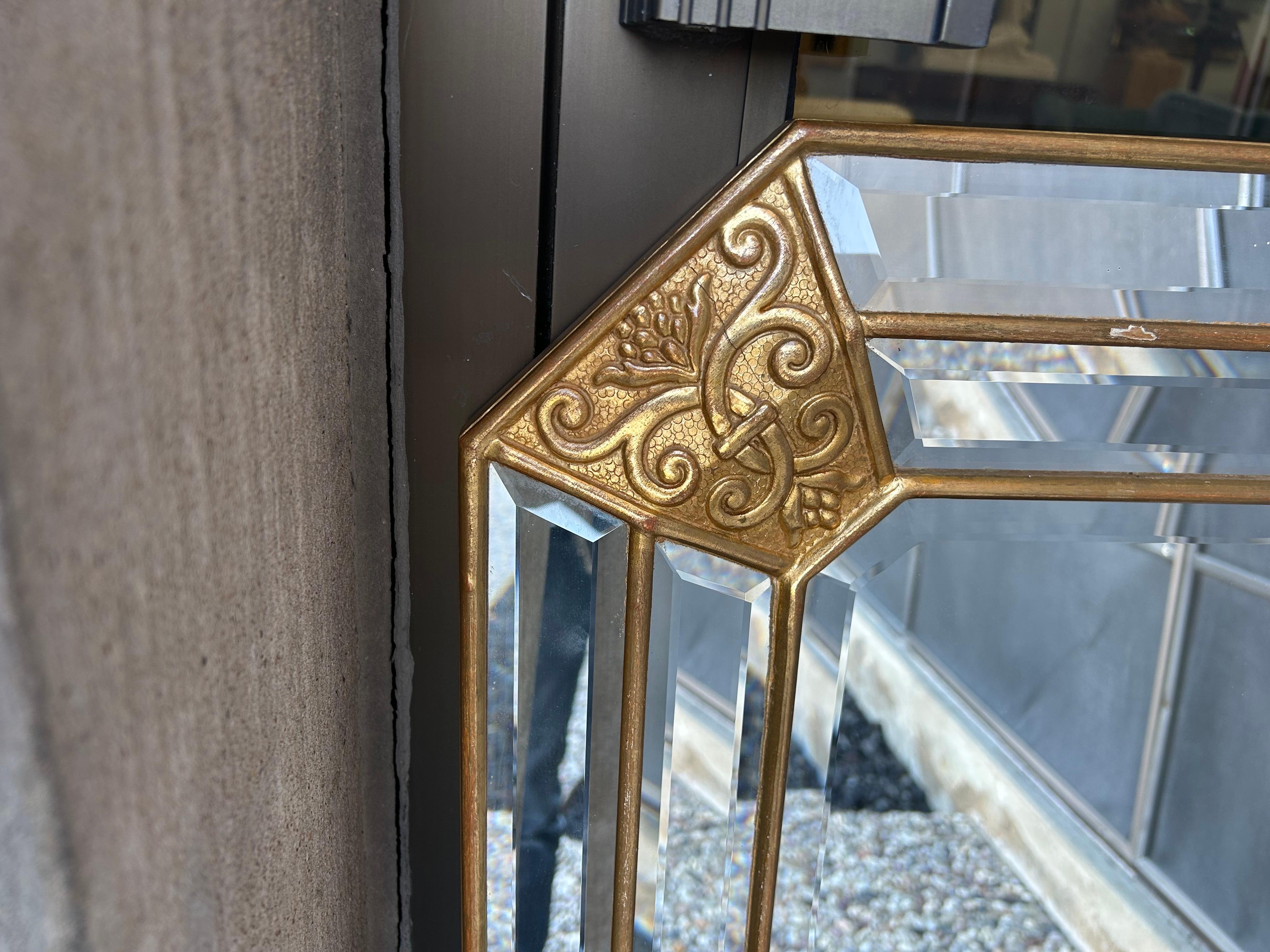 Specchio smussato in legno d'orato italiano d'epoca in vendita 1