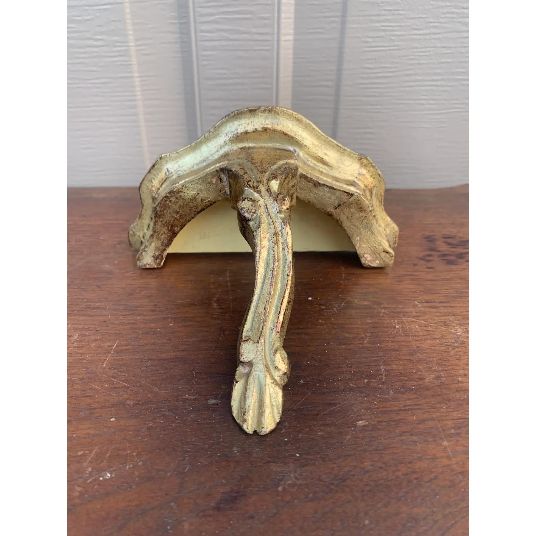 Vintage Italienisch Giltwood Wandleuchter Regal (Vergoldetes Holz) im Angebot