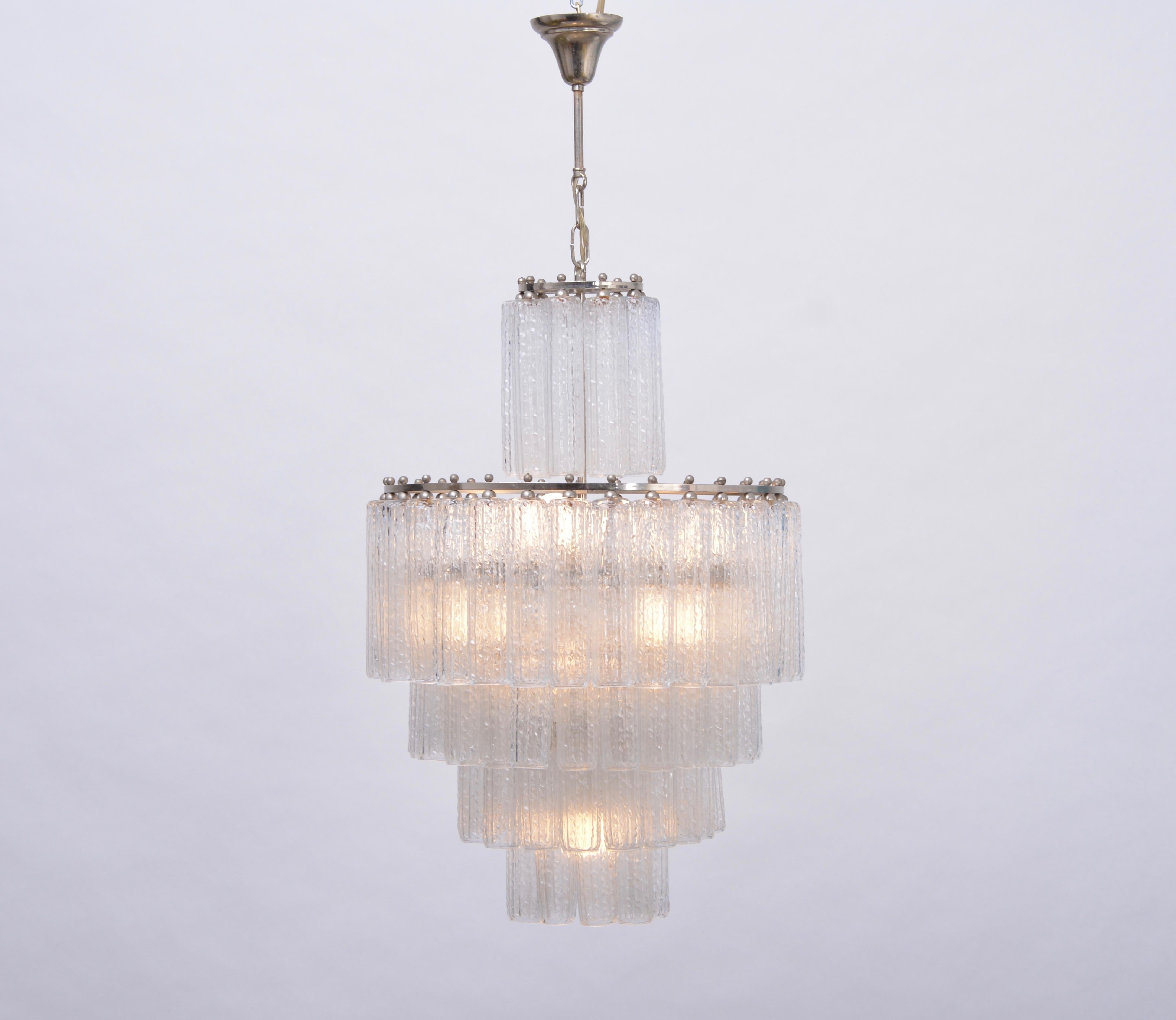 20th Century Italian Mid-Century Modern Glass chandelier in the style of Venini