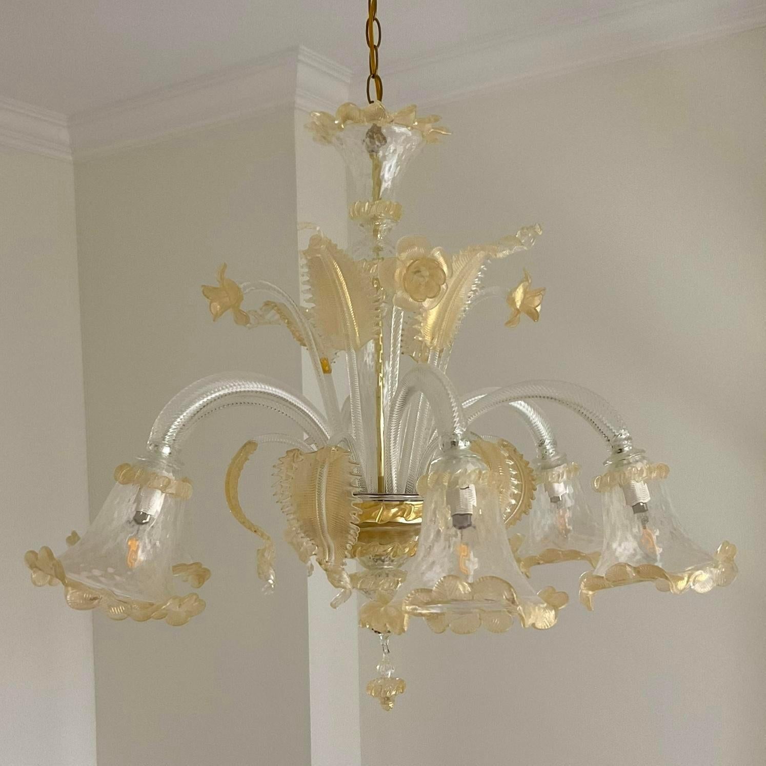 Vintage Italian Glass Floral Chandelier After Murano In Good Condition For Sale In West Palm Beach, FL