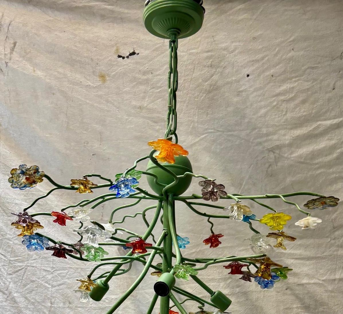 Lampadario a fiori in vetro italiano vintage In condizioni buone in vendita a New York, NY