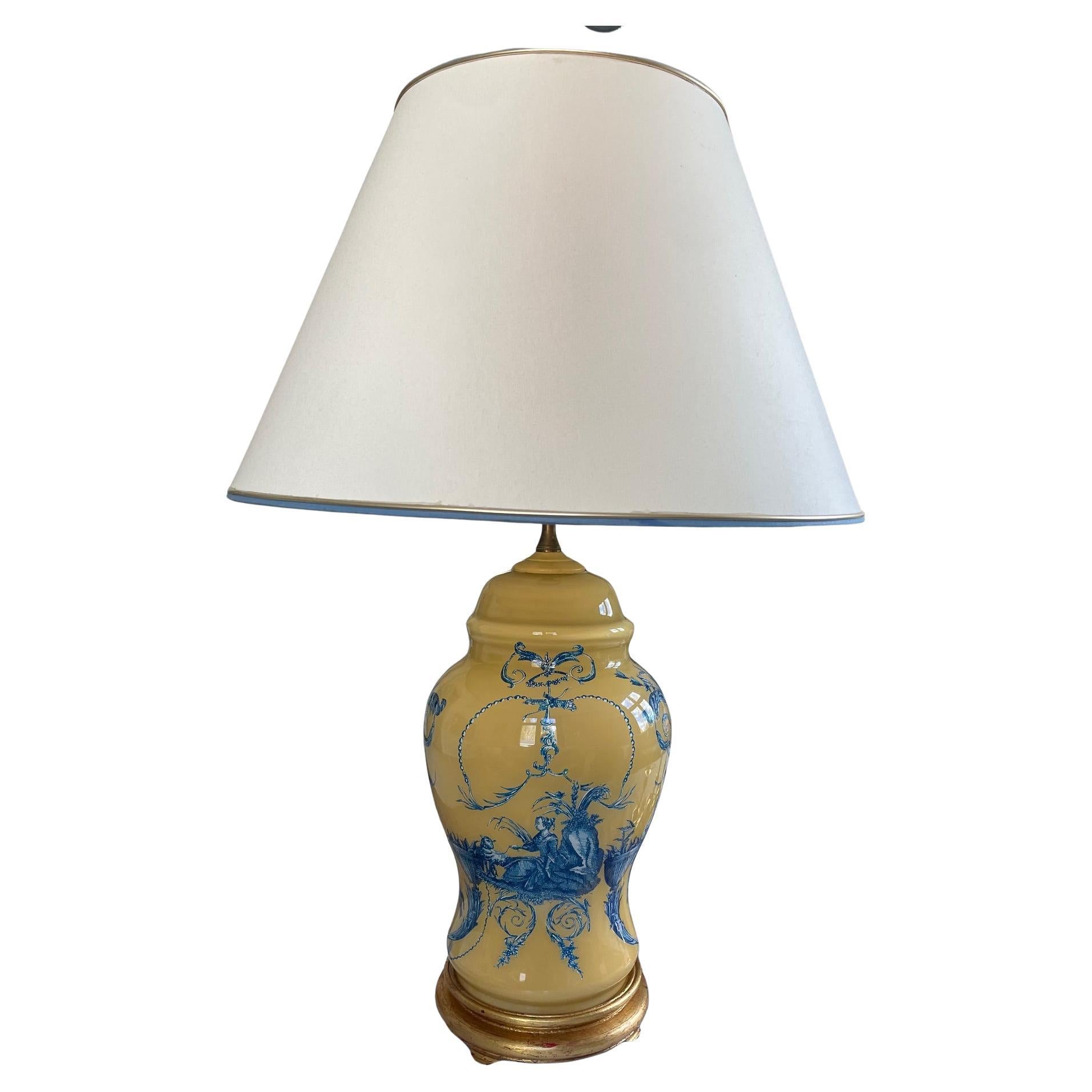Vintage Italian Glass Lamp avec figures rococo bleues sur fond jaune, années 1950