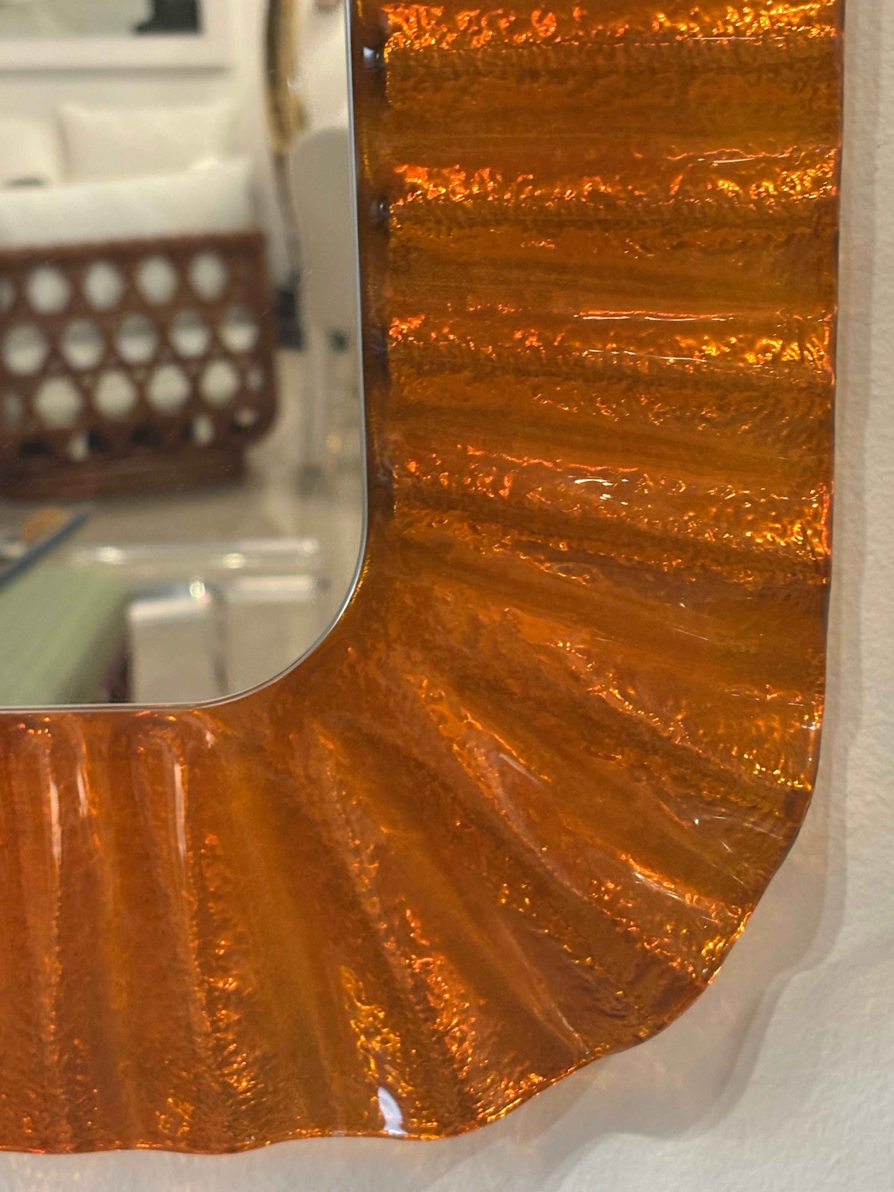 Vintage Italian Glass Coppia di specchi da parete ondulati e smerlati arancioni di Linea Vetro in vendita 7